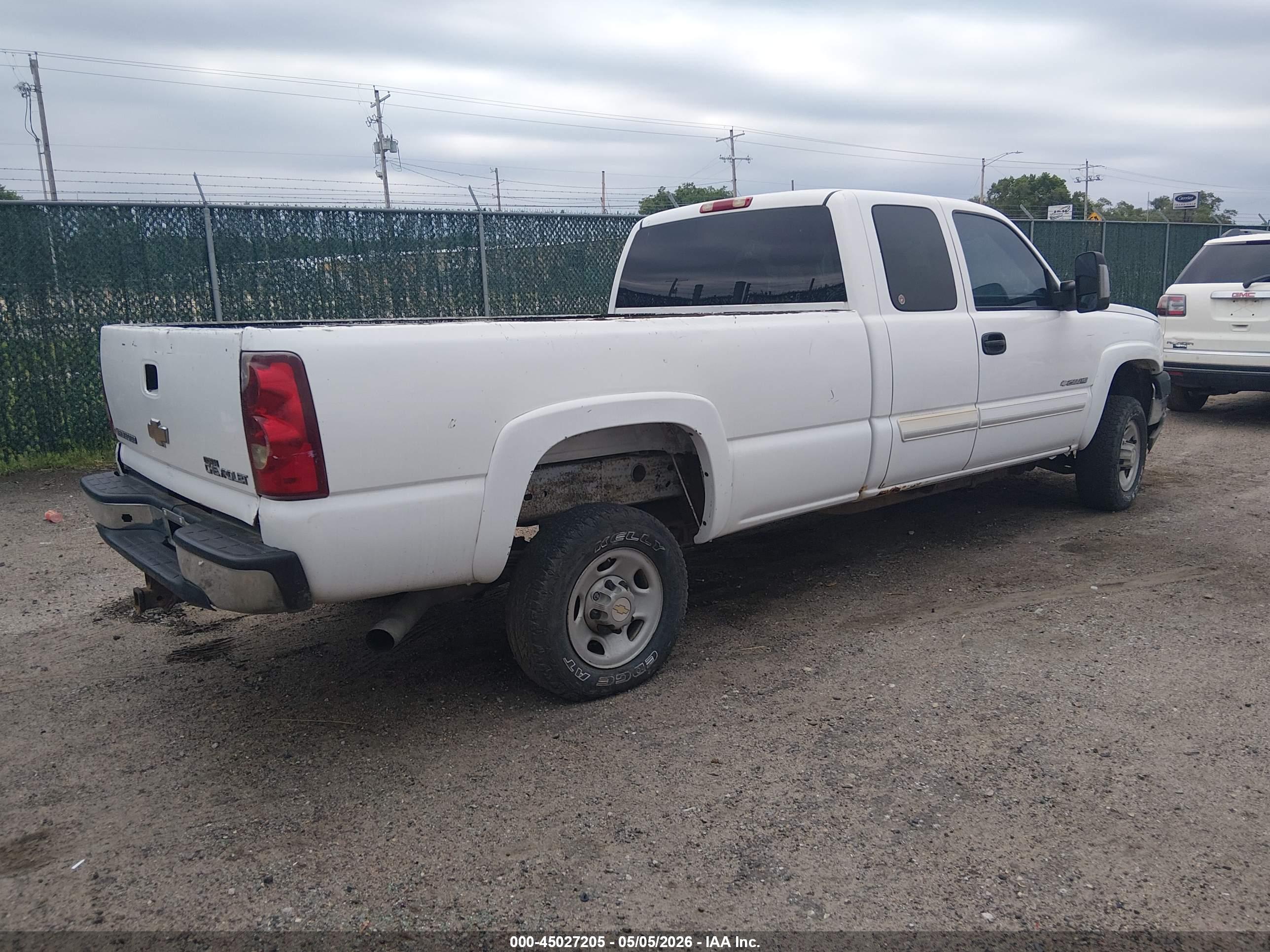 CHEVROLET SILVERADO image 4