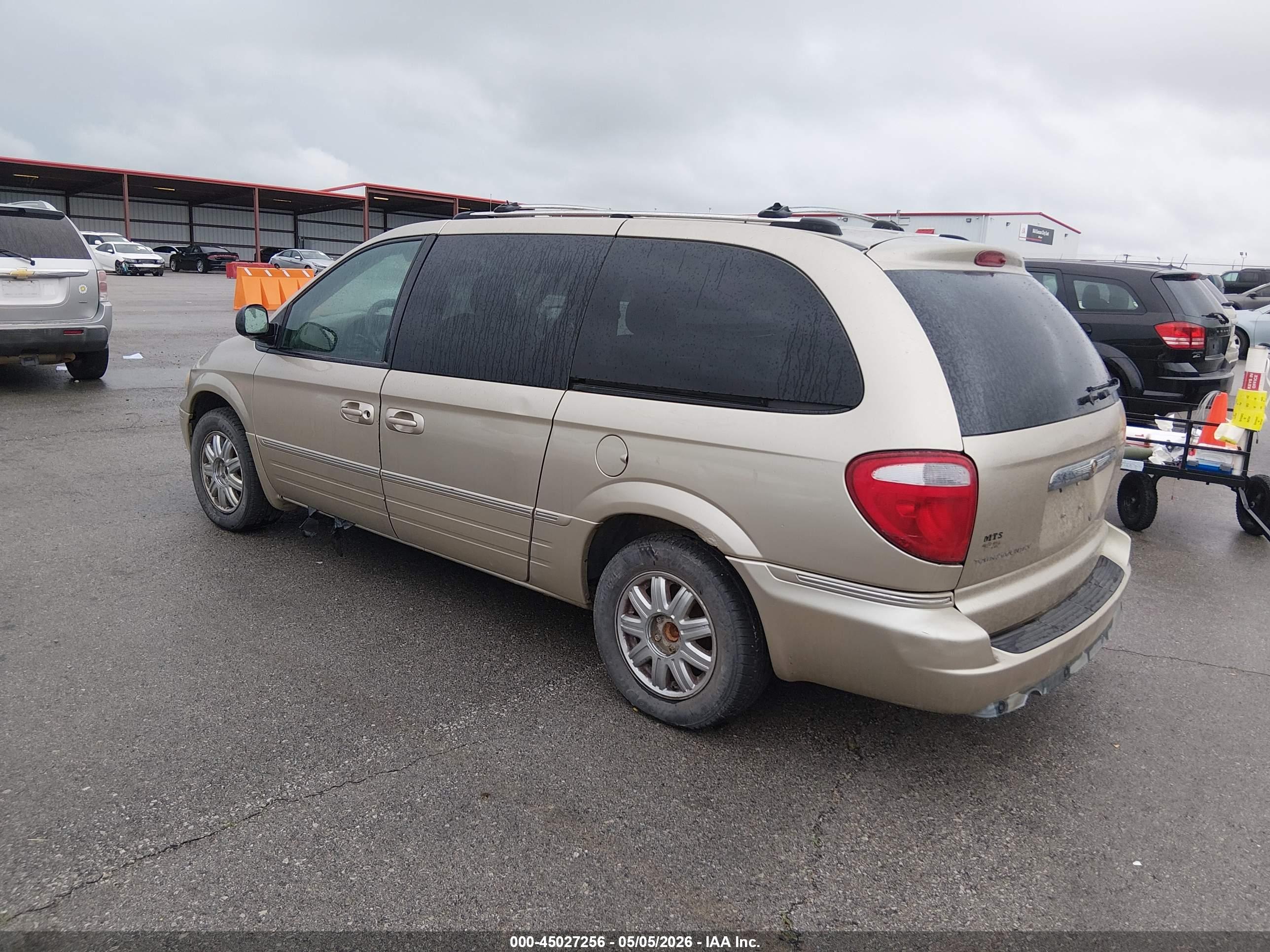 CHRYSLER TOWN image 3