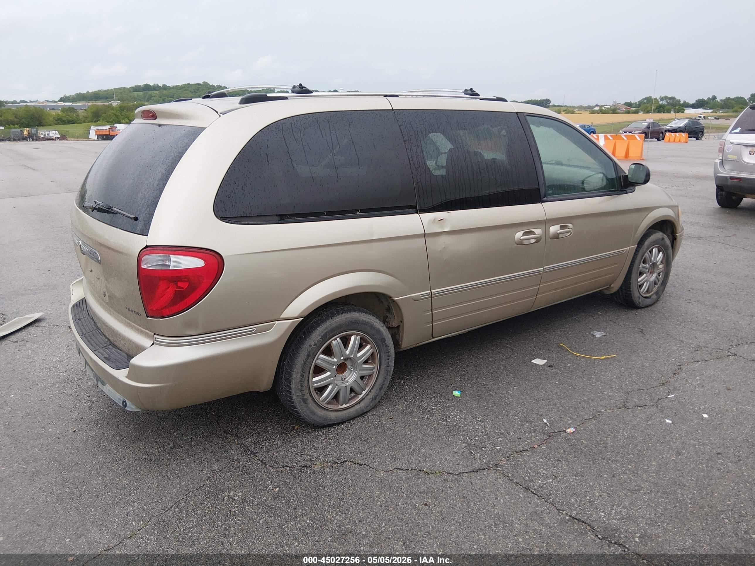 CHRYSLER TOWN image 4