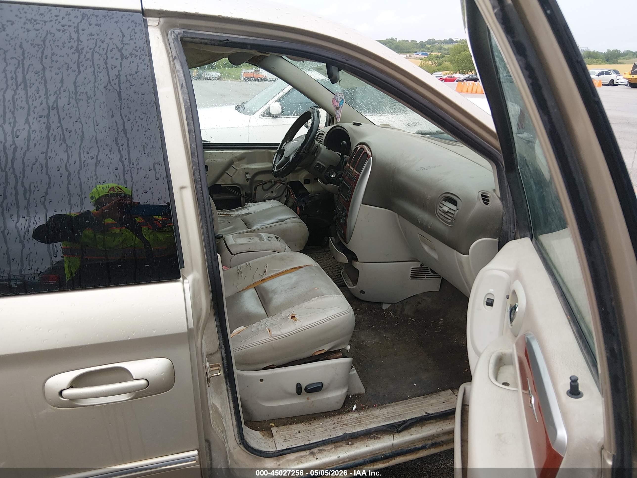 CHRYSLER TOWN image 5