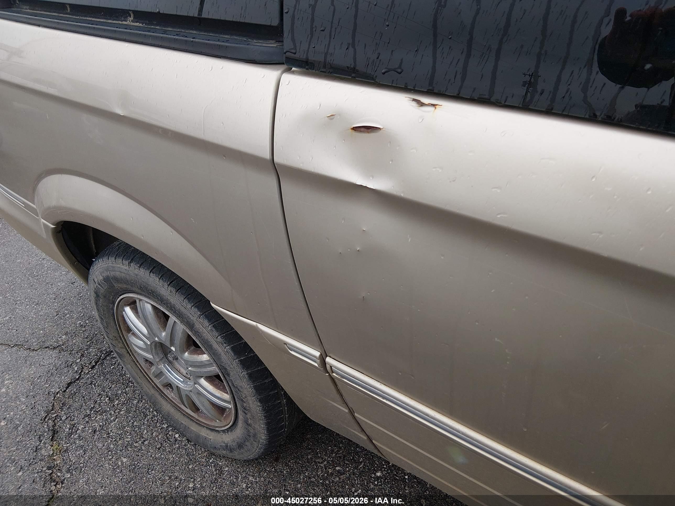 CHRYSLER TOWN image 6