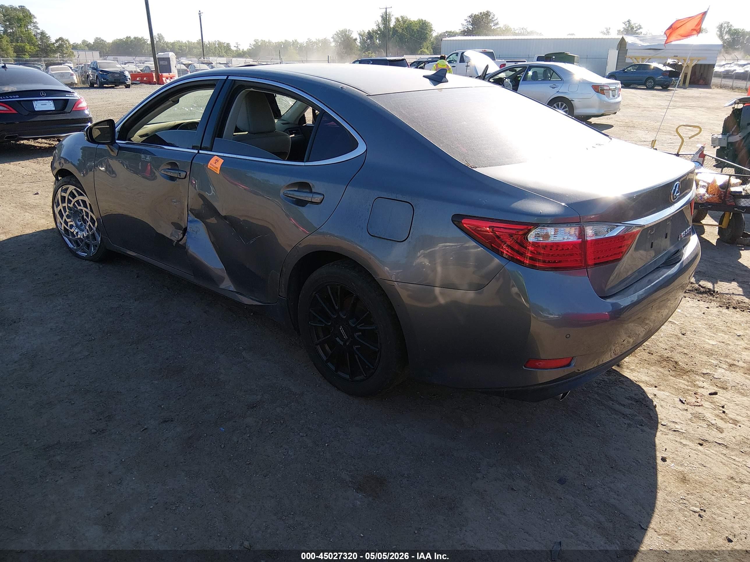 LEXUS ES image 3
