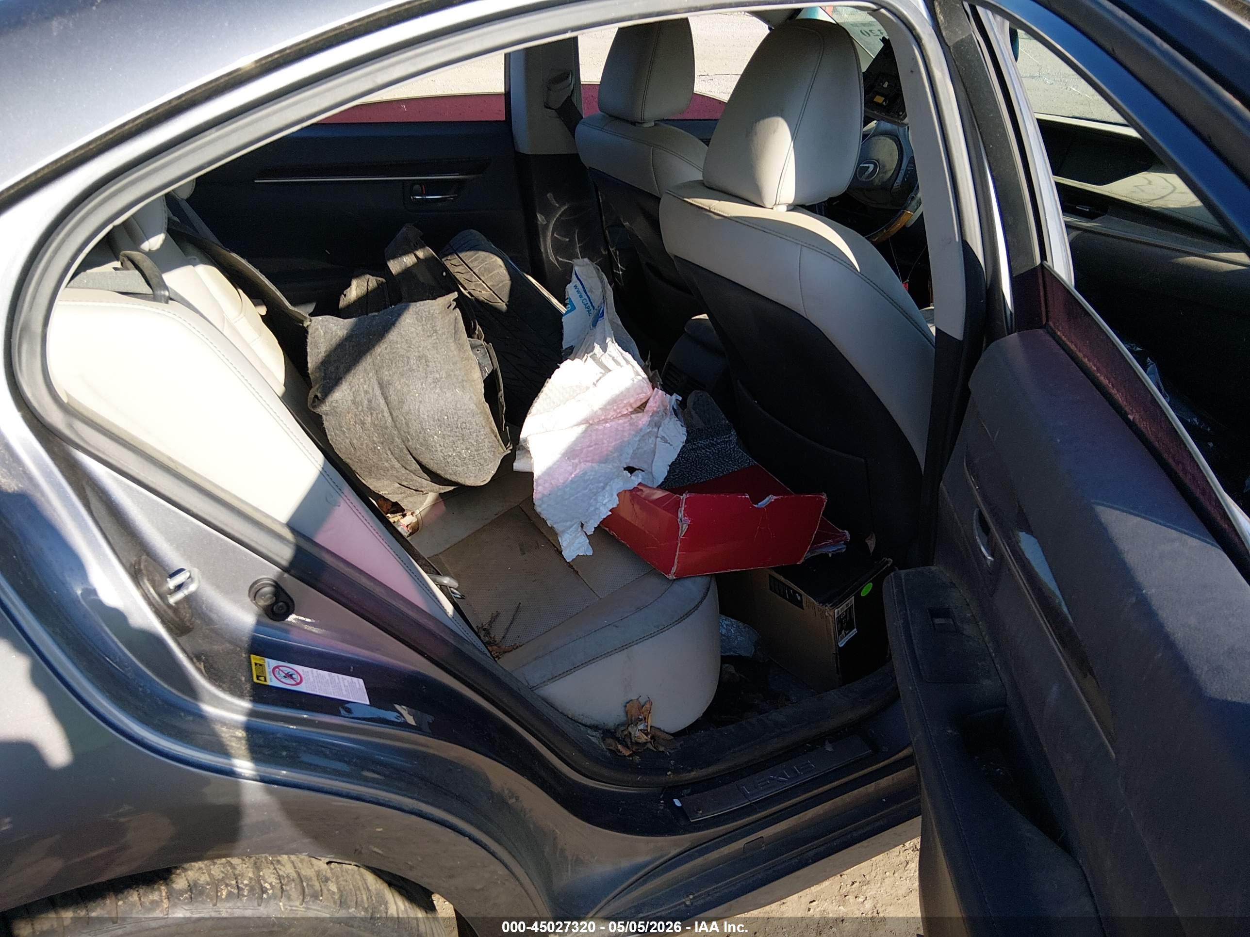 LEXUS ES image 8