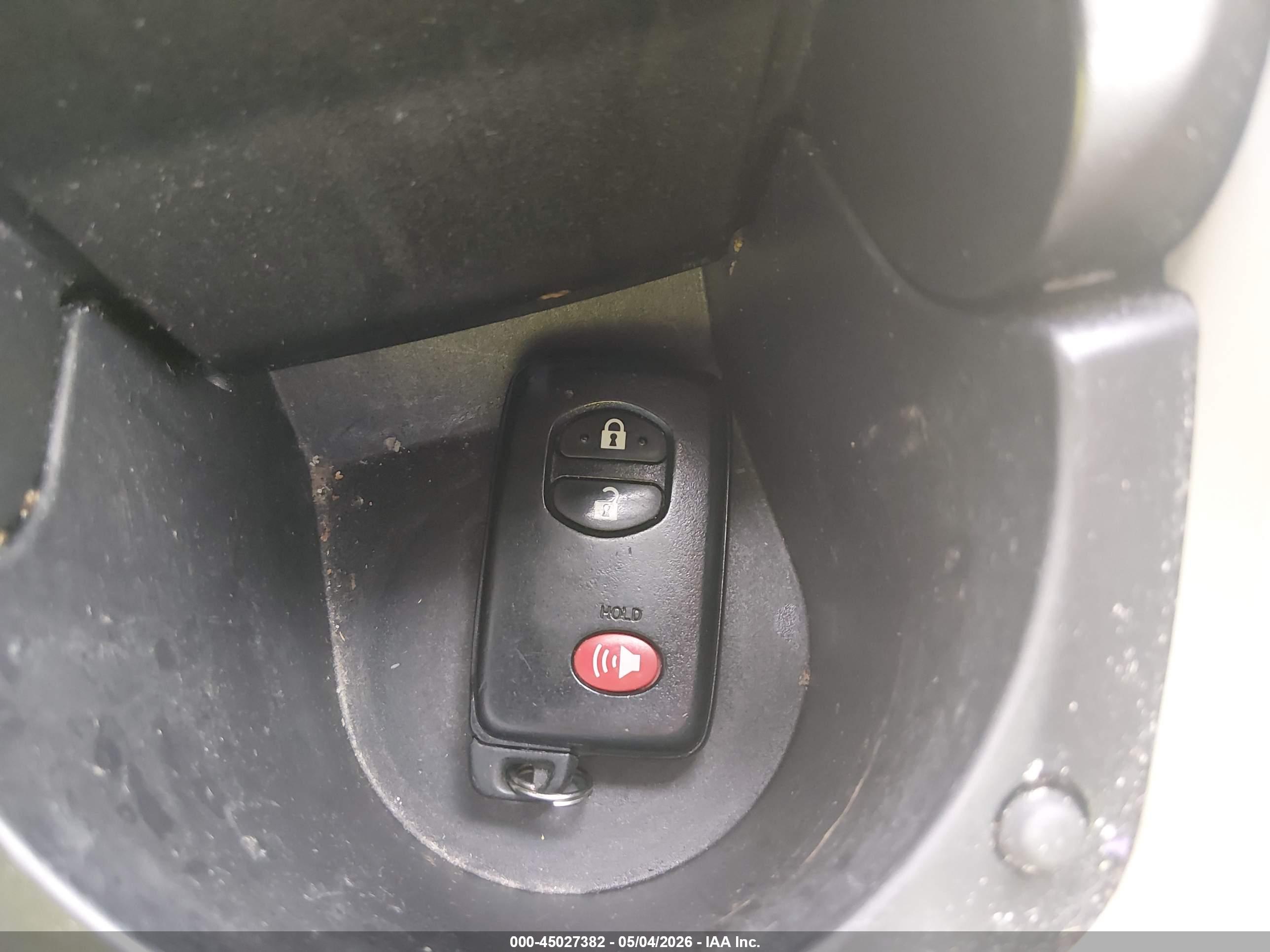 TOYOTA PRIUS image 11