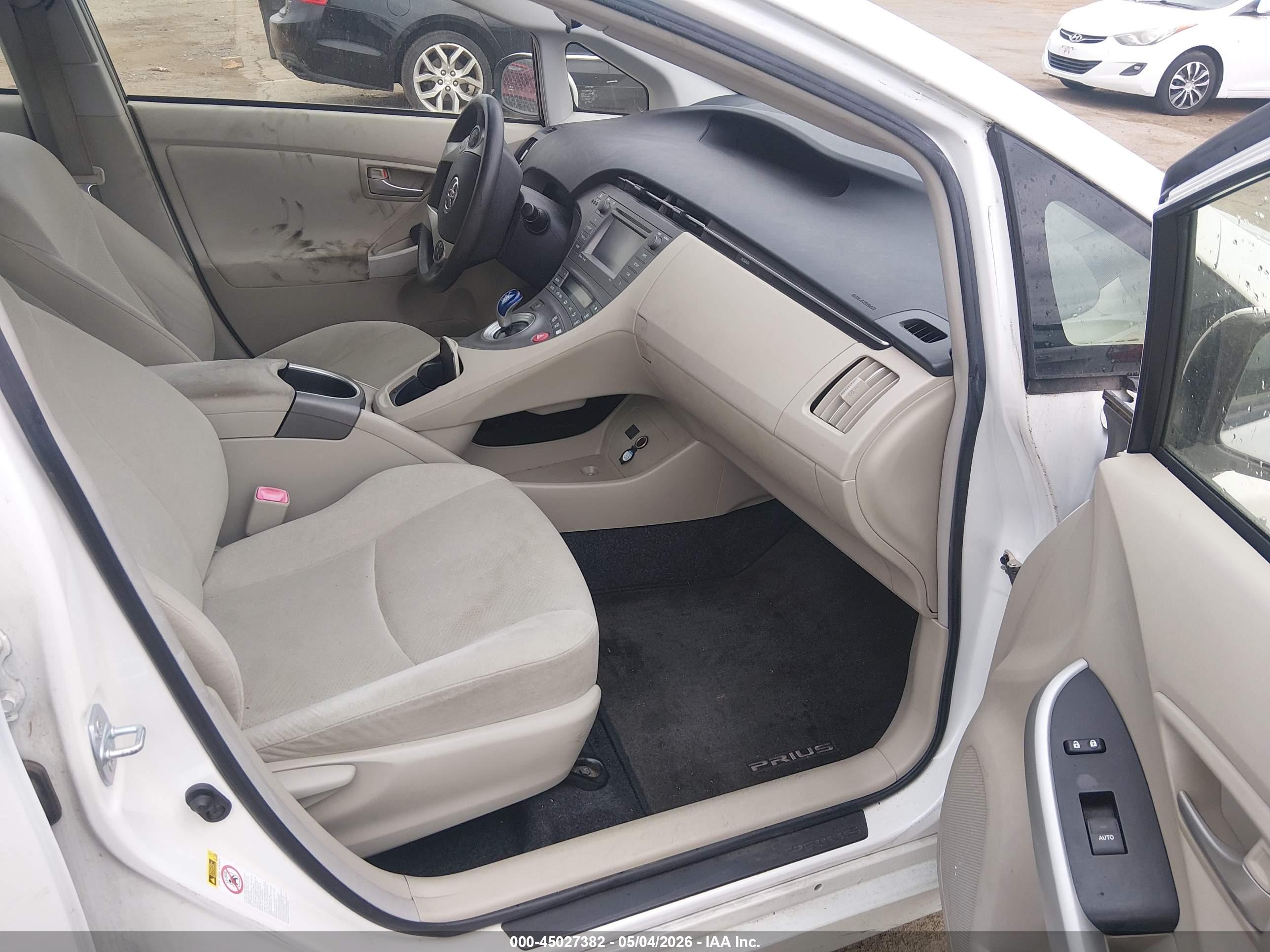TOYOTA PRIUS image 5