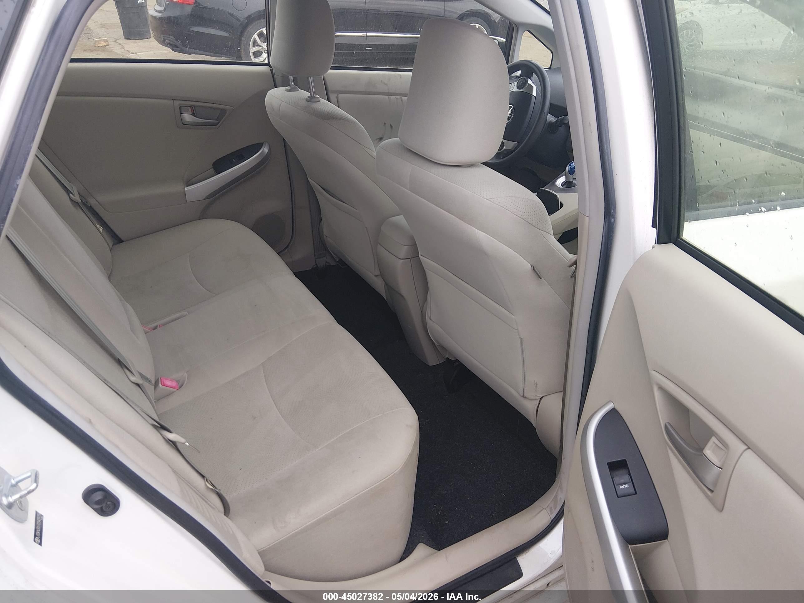TOYOTA PRIUS image 8