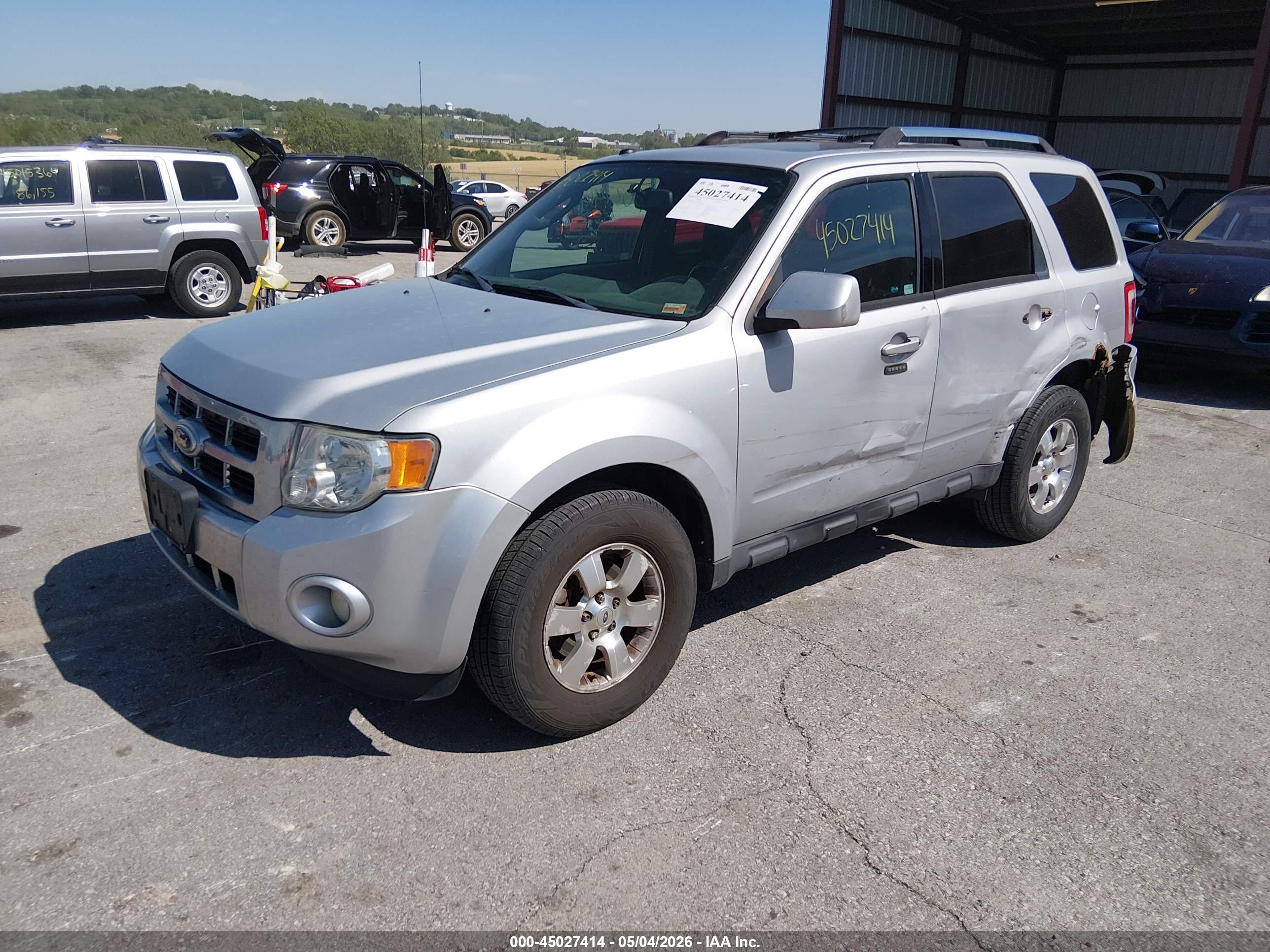 FORD ESCAPE image 2