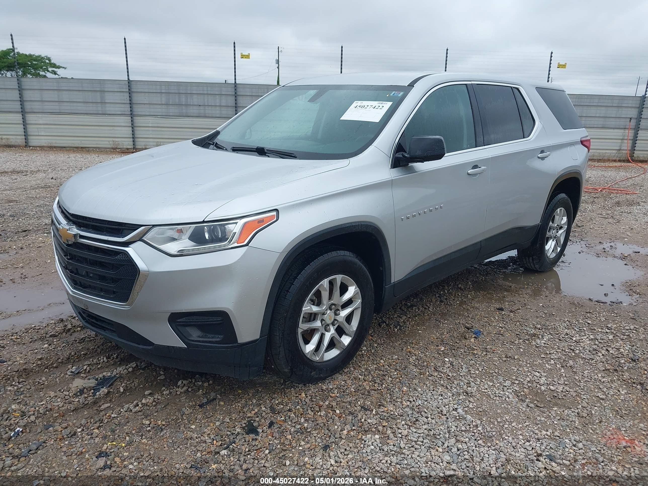 CHEVROLET TRAVERSE image 2
