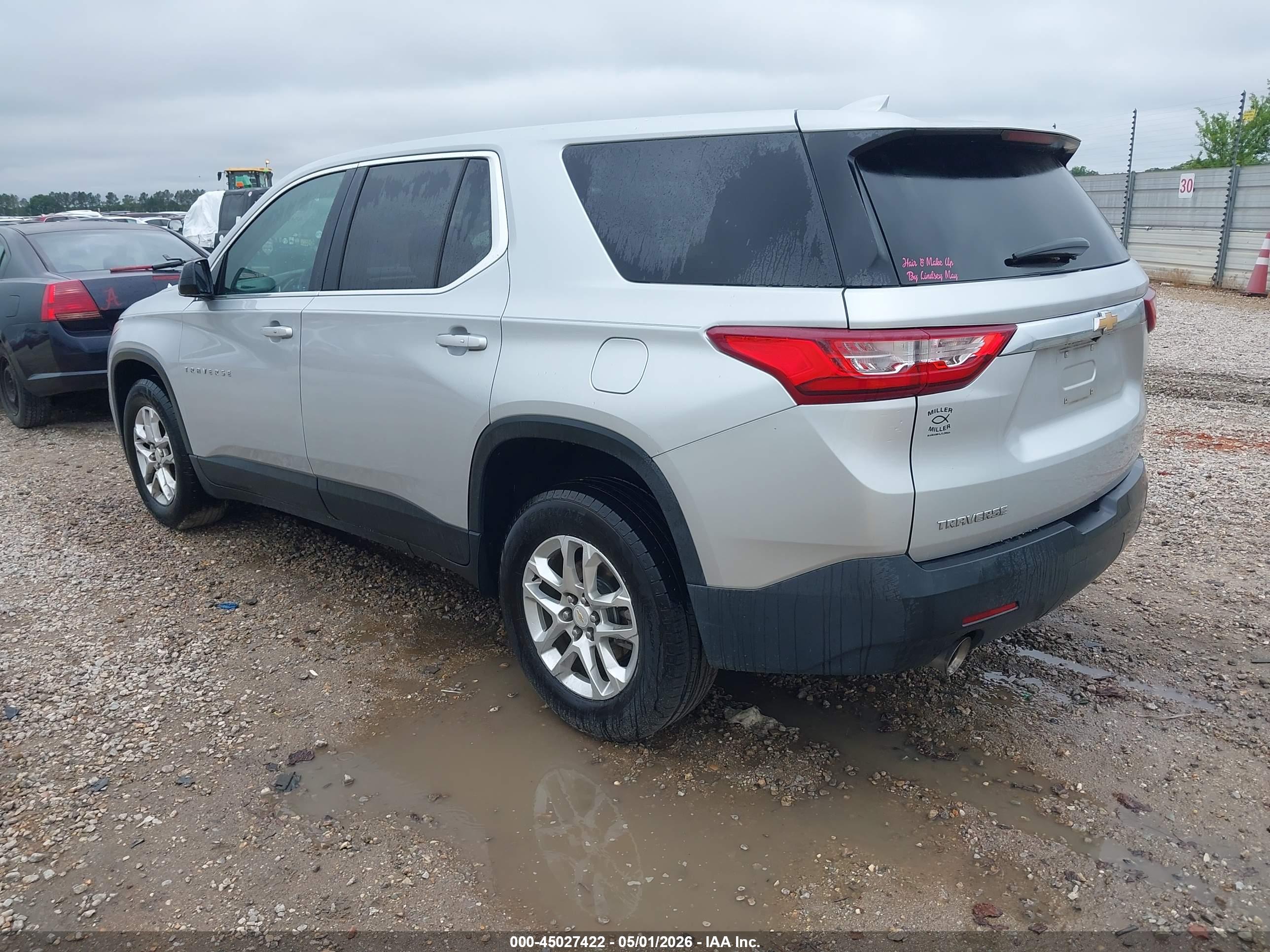 CHEVROLET TRAVERSE image 3