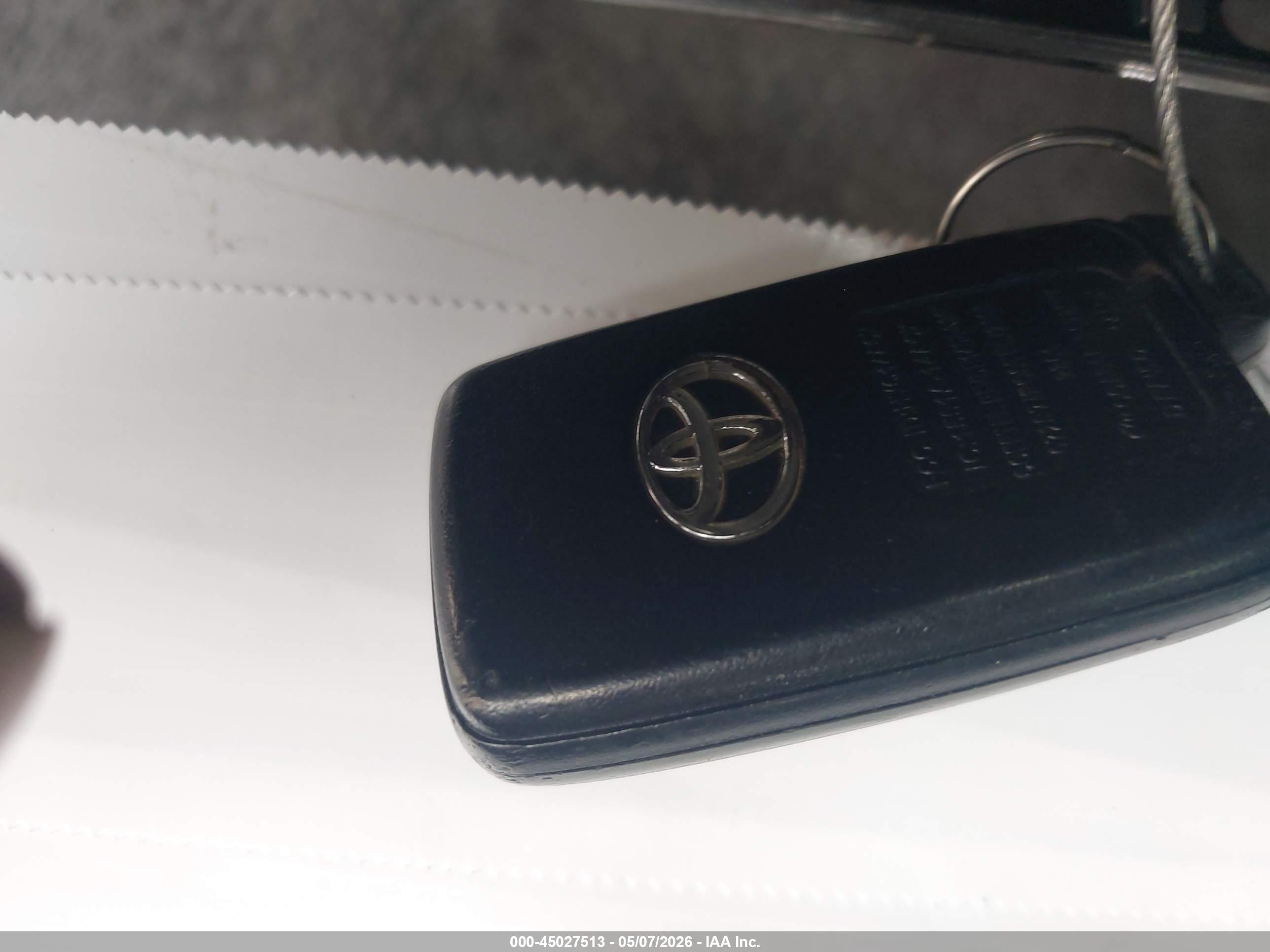 TOYOTA PRIUS image 11
