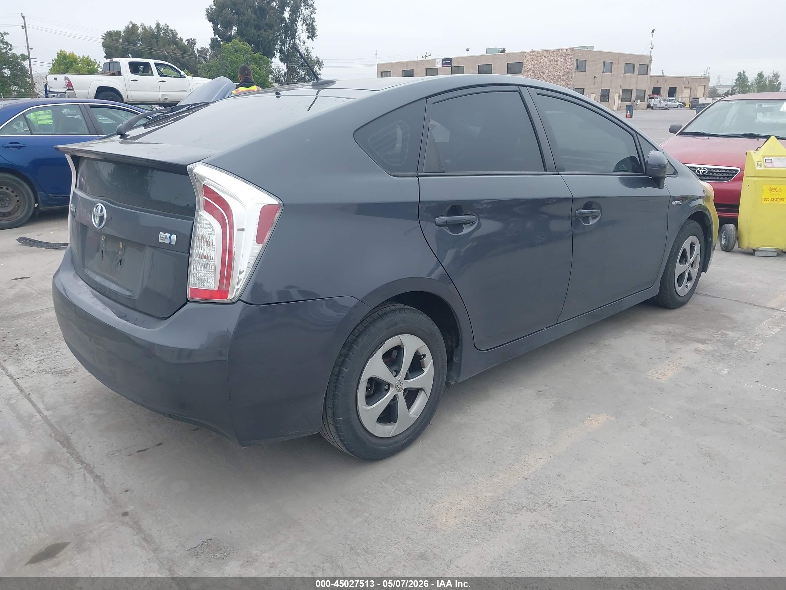 TOYOTA PRIUS image 4