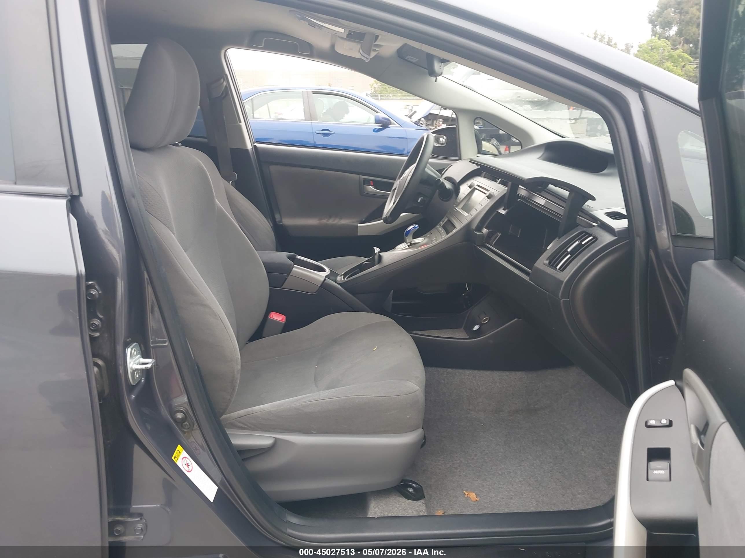 TOYOTA PRIUS image 5