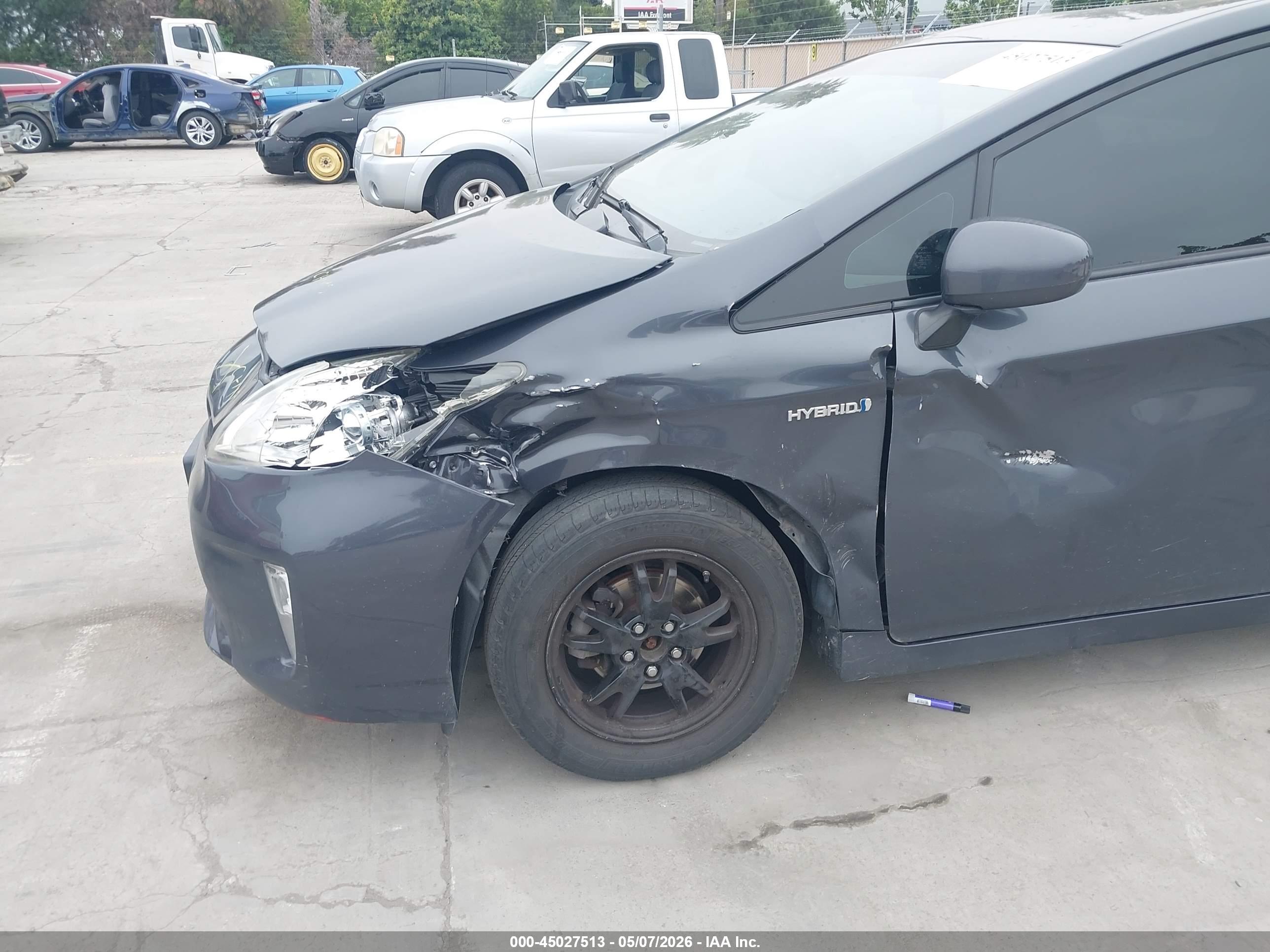 TOYOTA PRIUS image 6