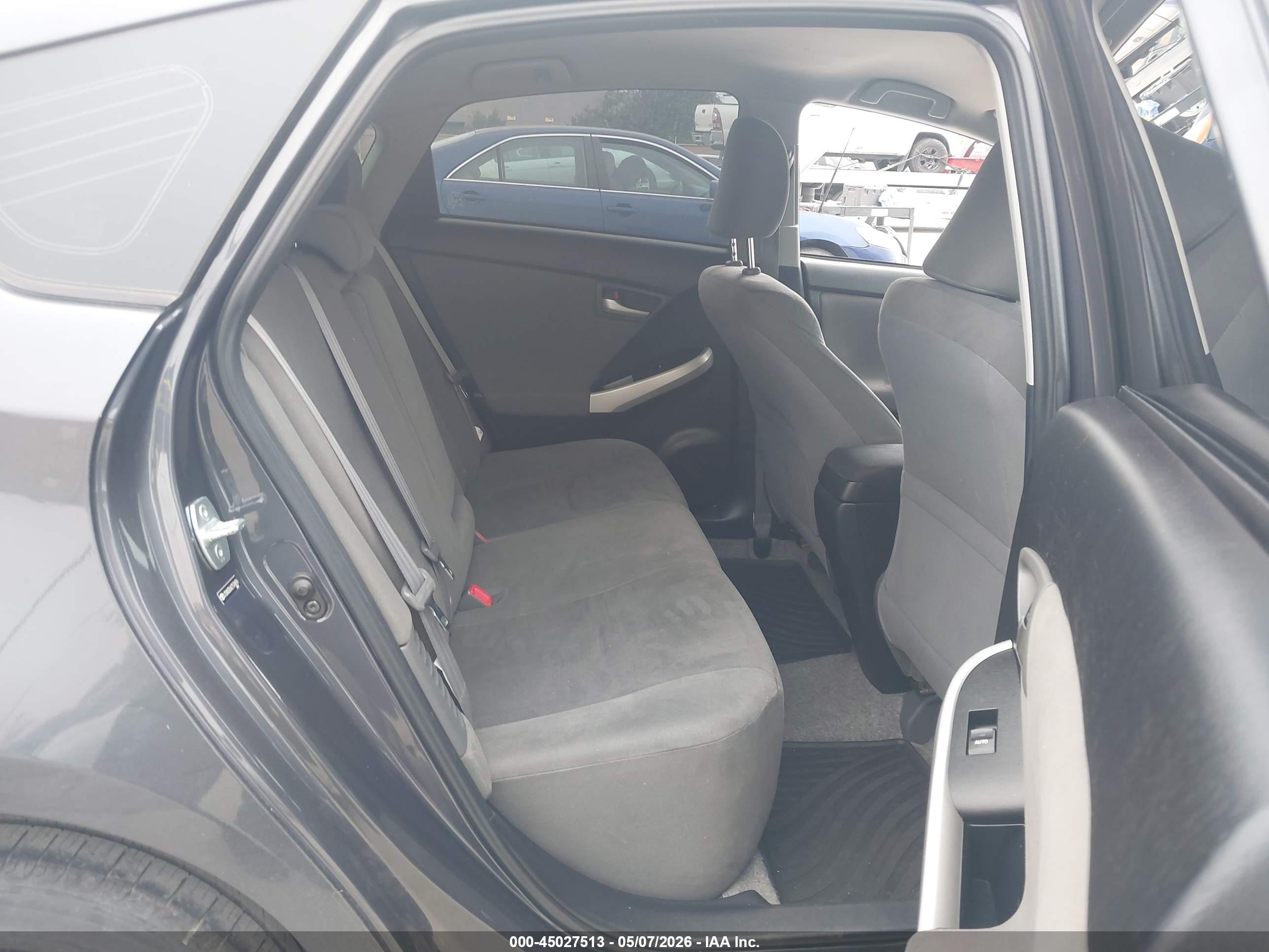 TOYOTA PRIUS image 8