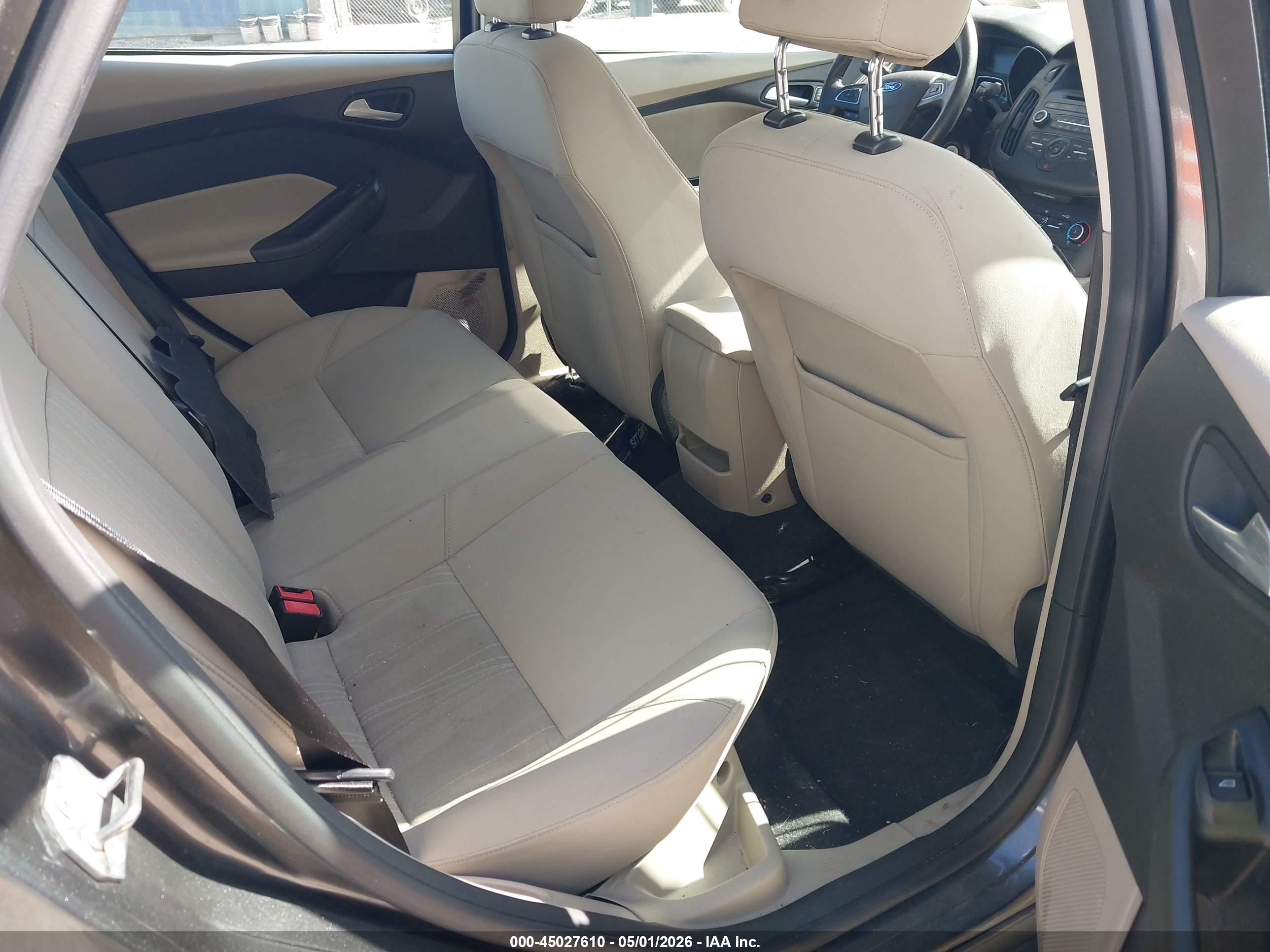 FORD FOCUS image 8