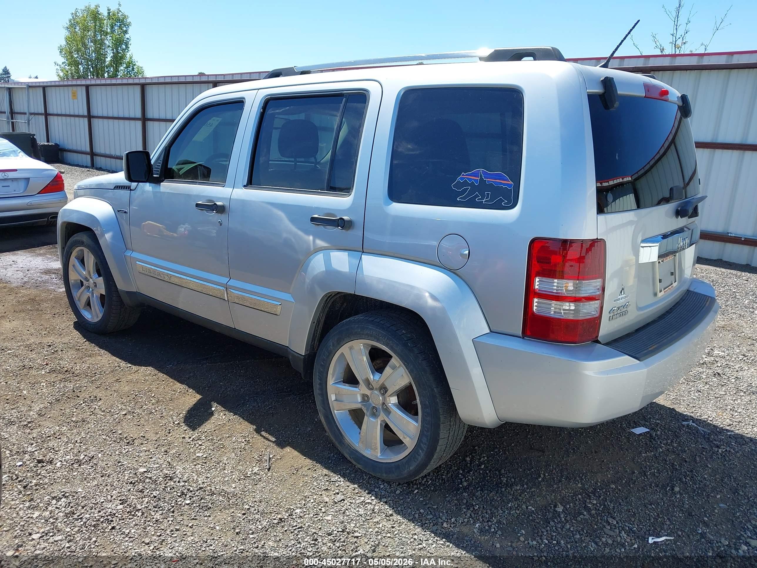 JEEP LIBERTY image 3