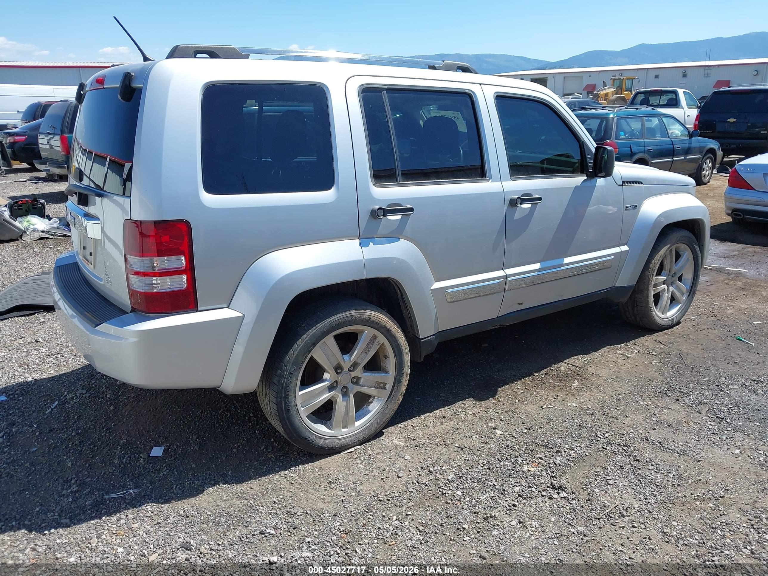 JEEP LIBERTY image 4
