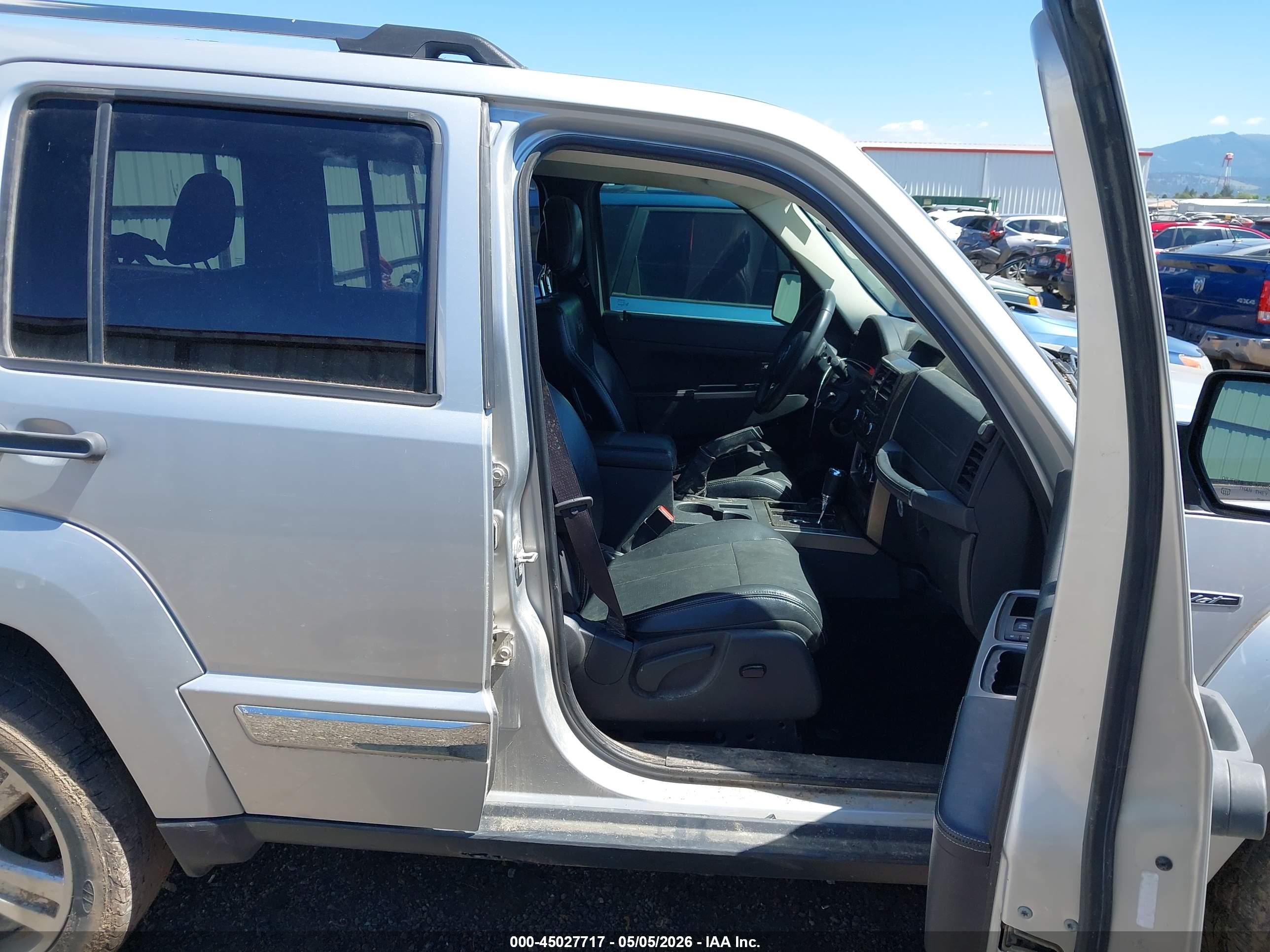 JEEP LIBERTY image 5