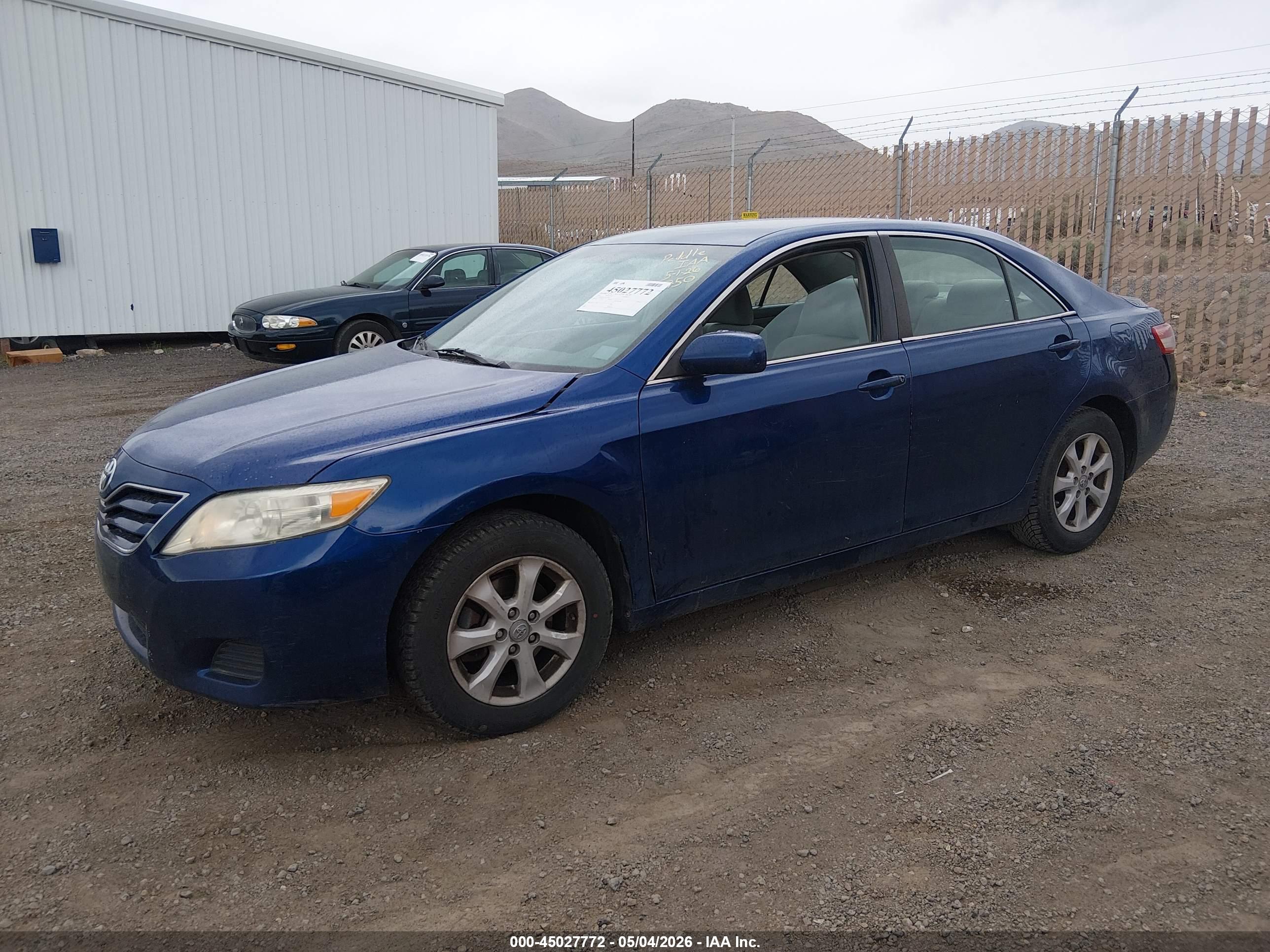 TOYOTA CAMRY image 2