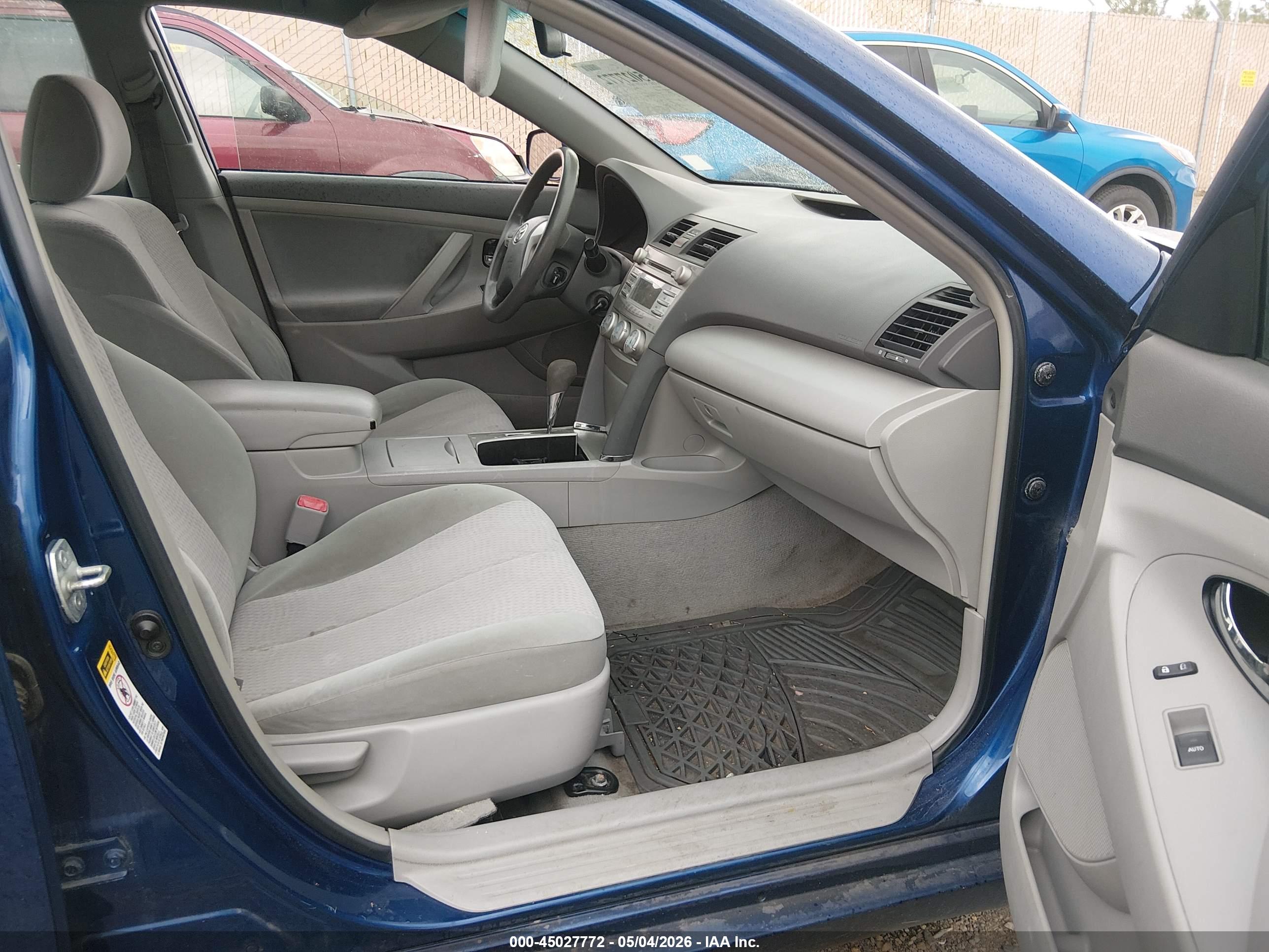 TOYOTA CAMRY image 5