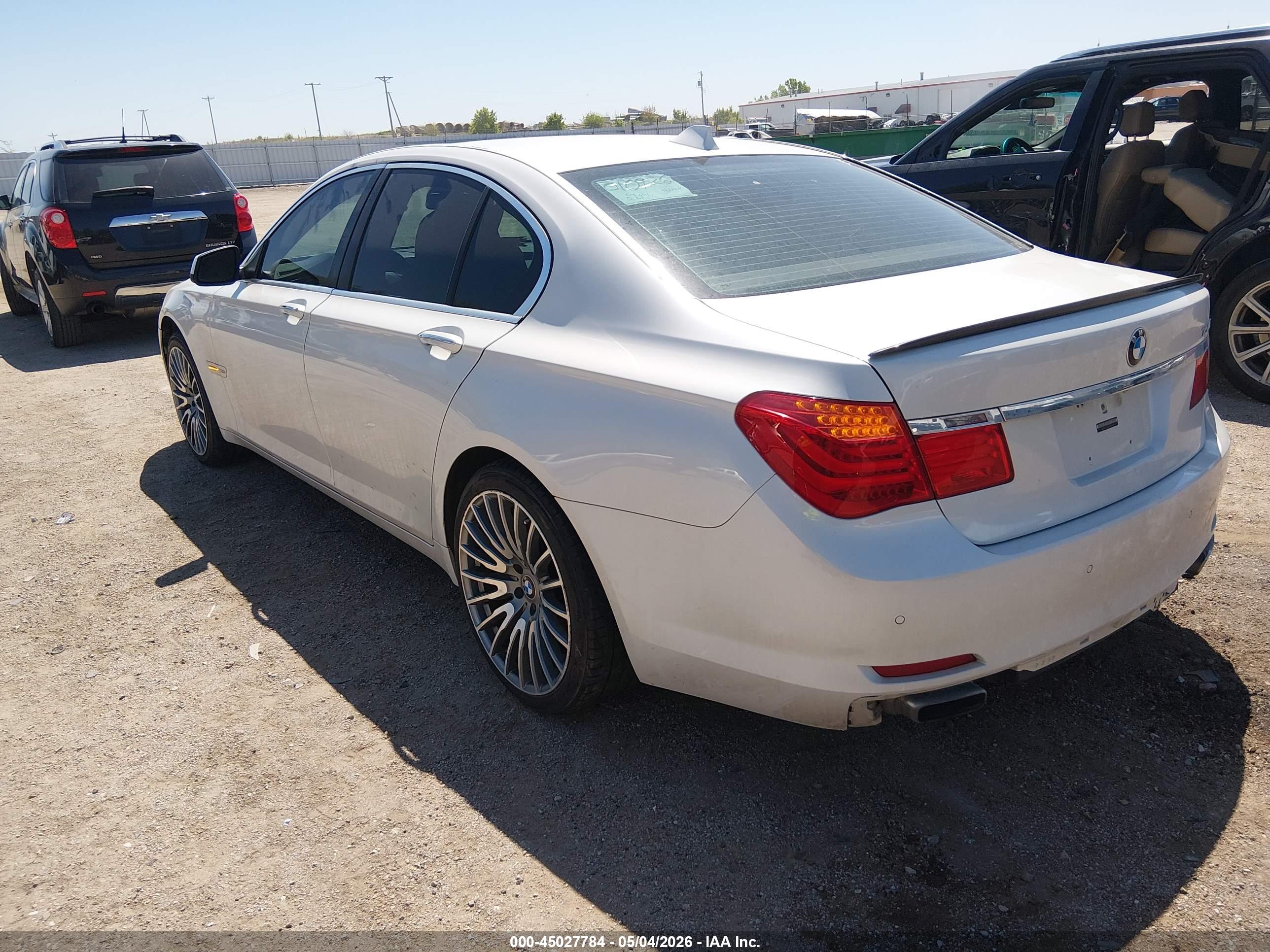 BMW 750I image 3