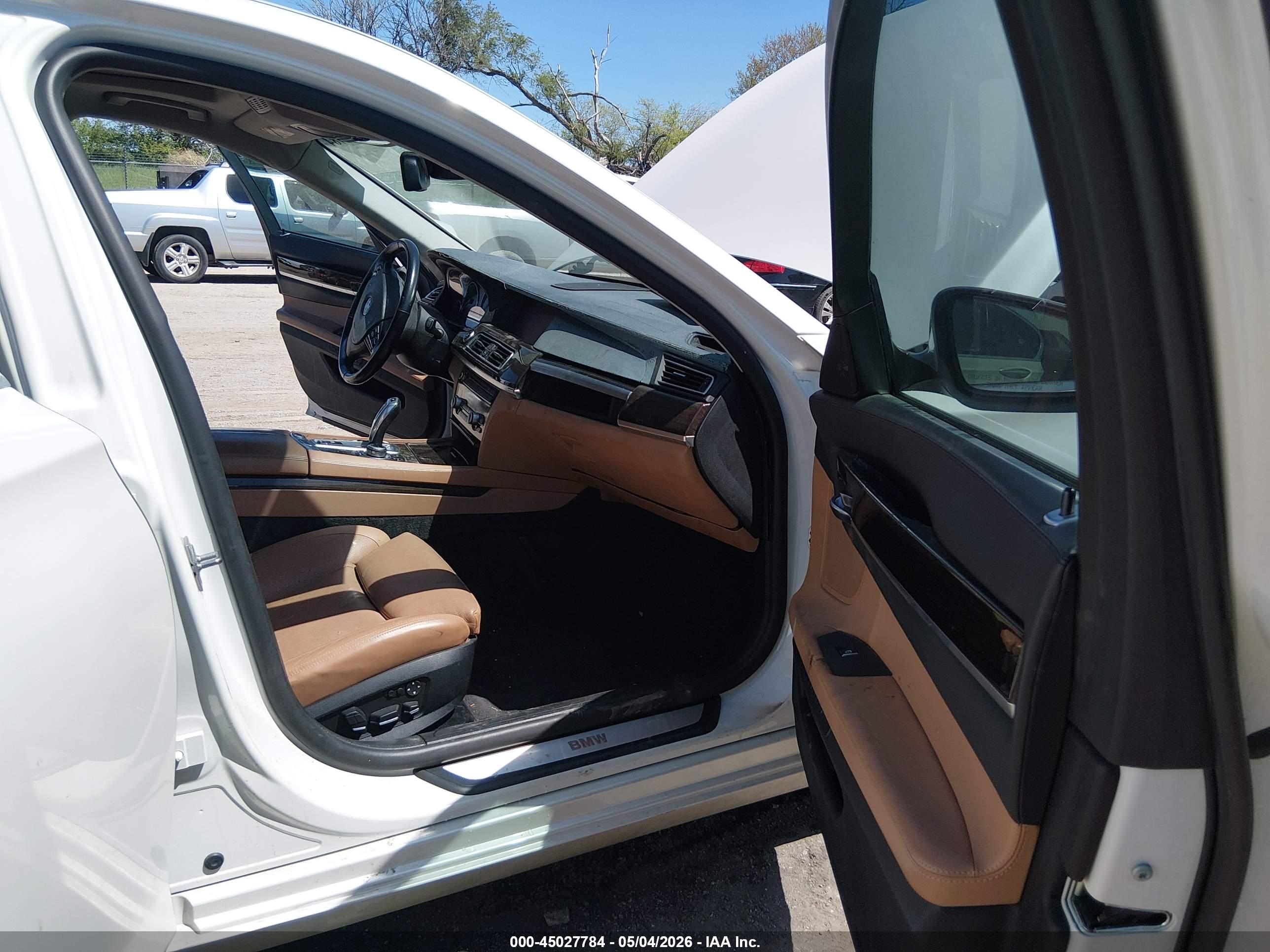 BMW 750I image 5