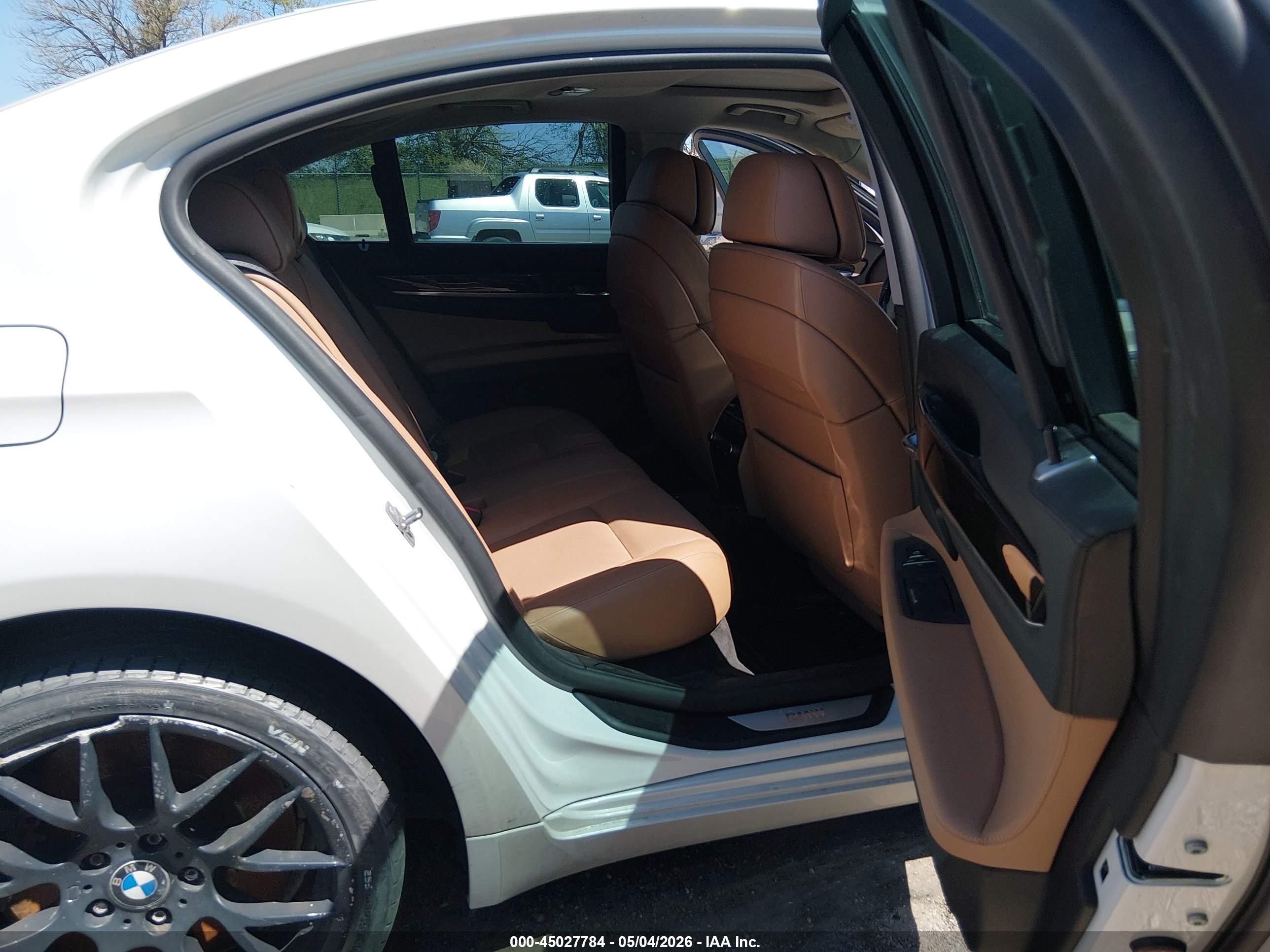 BMW 750I image 8