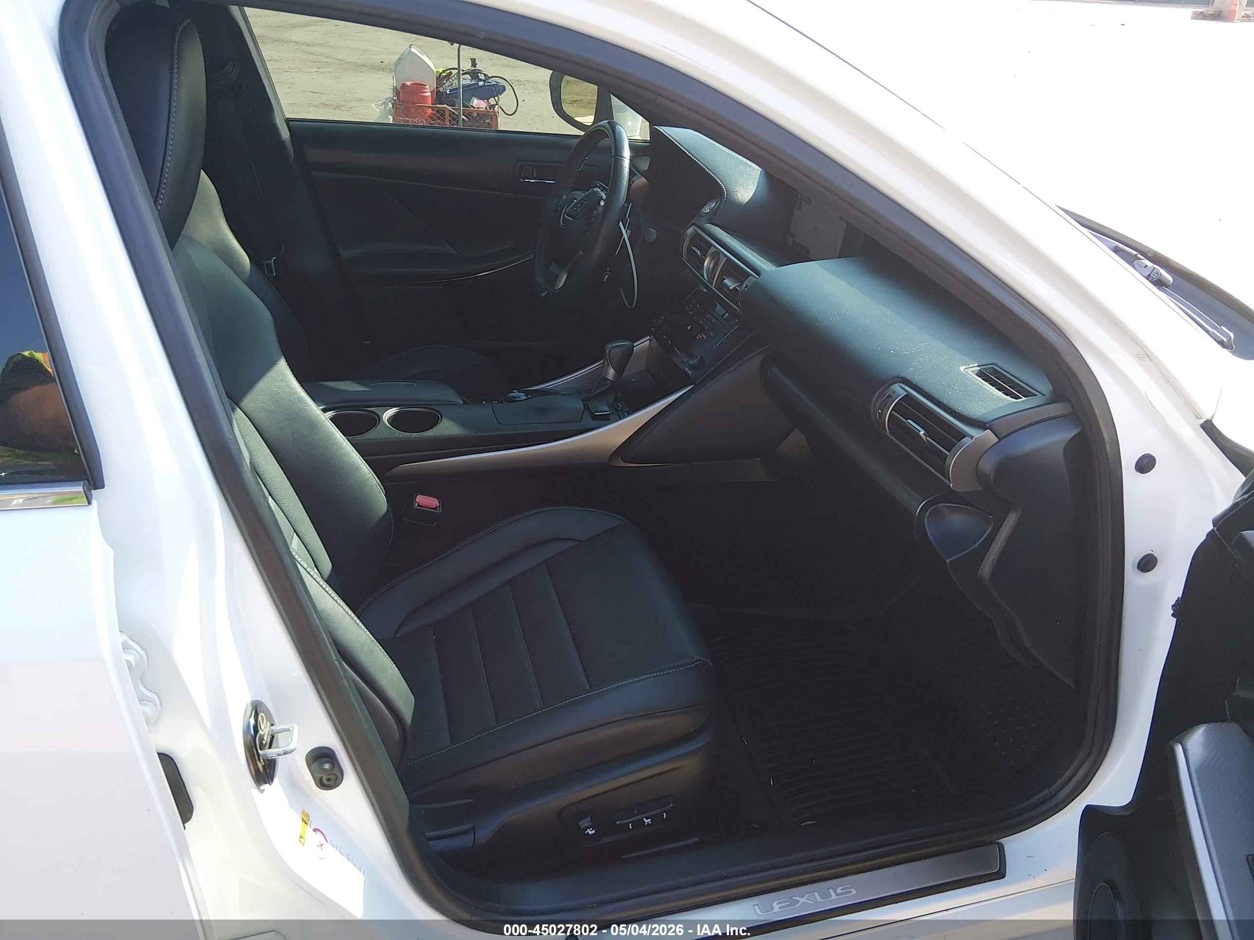 LEXUS IS image 5