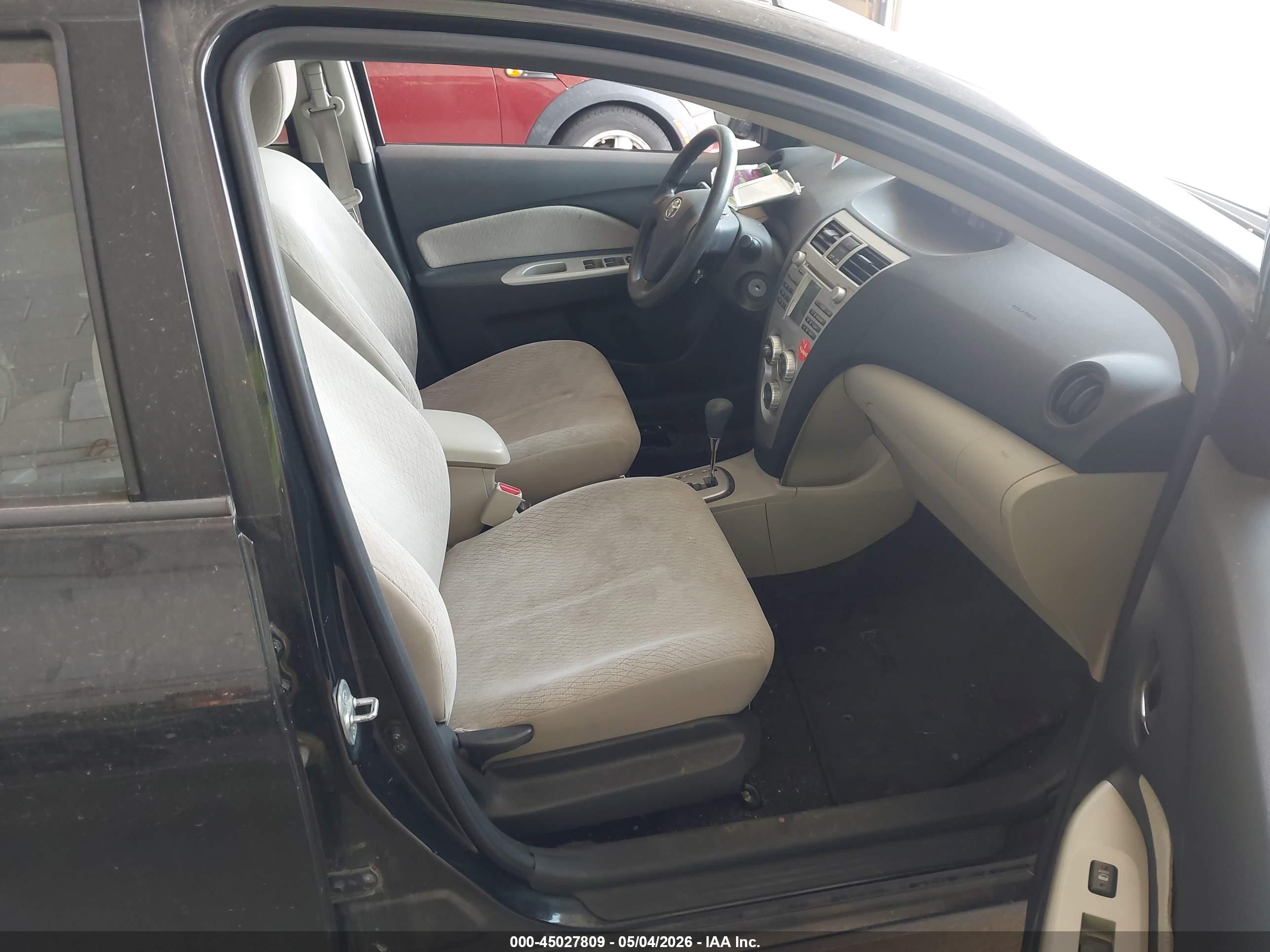 TOYOTA YARIS image 5