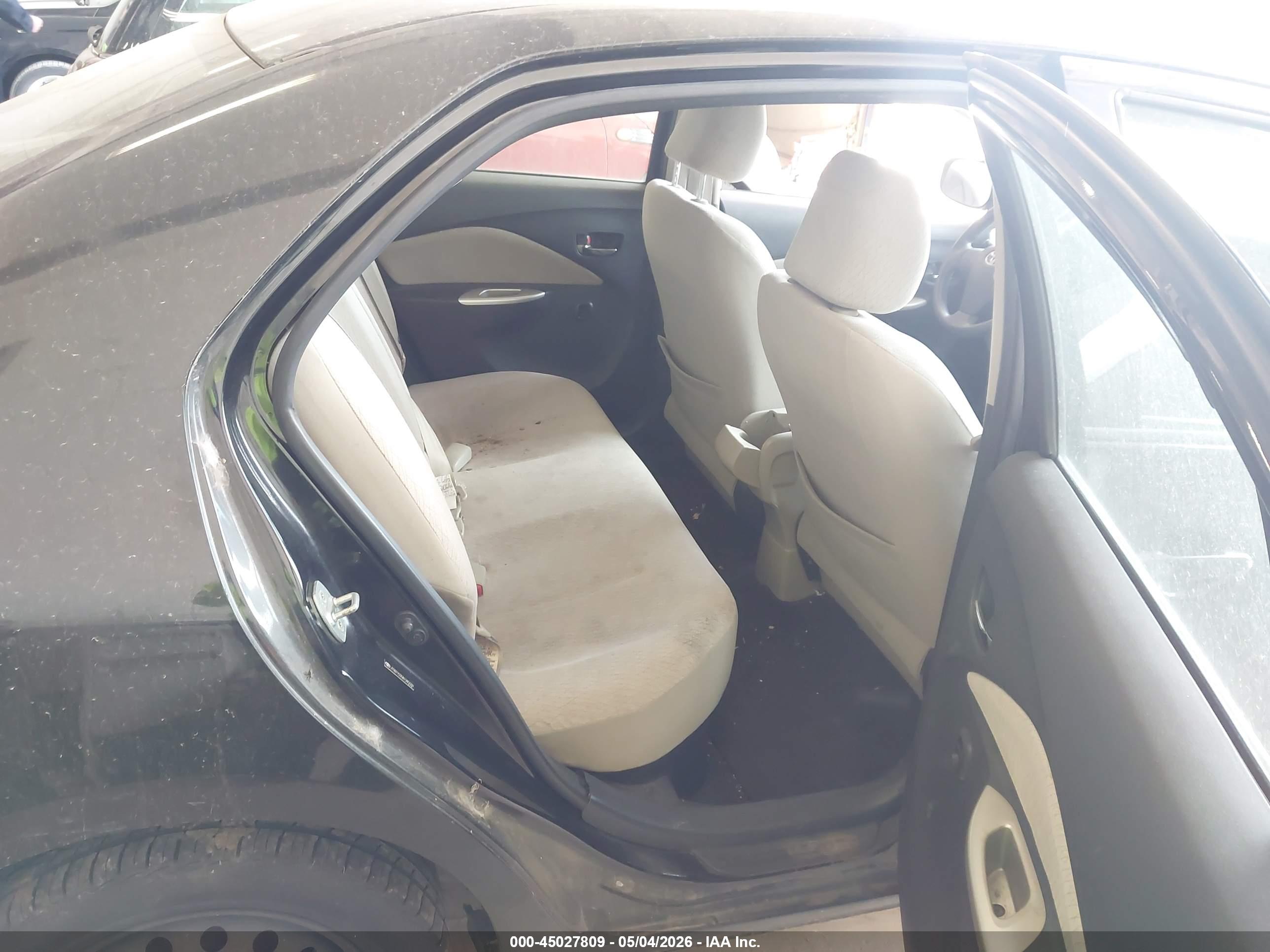 TOYOTA YARIS image 8