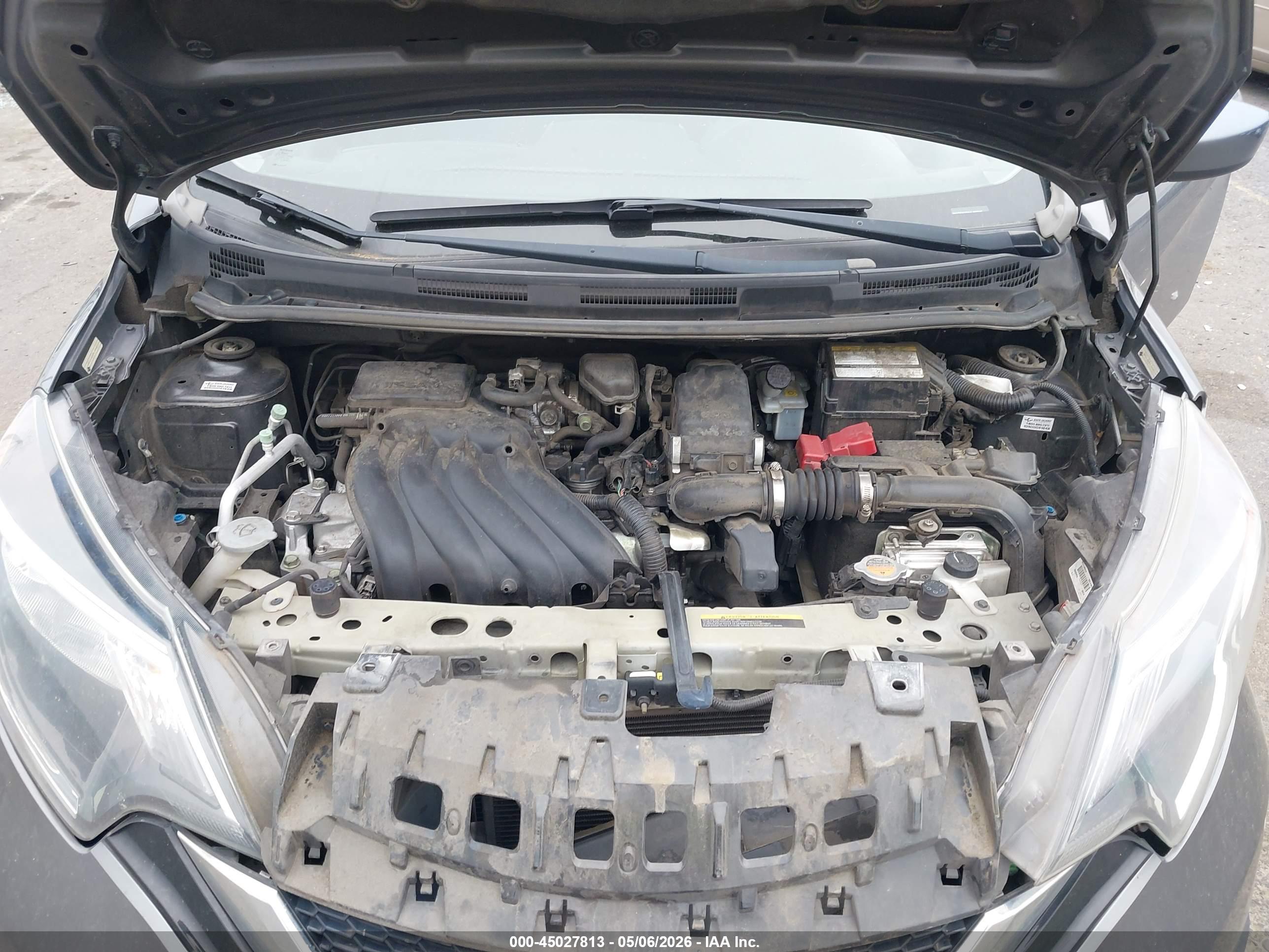 NISSAN VERSA image 10