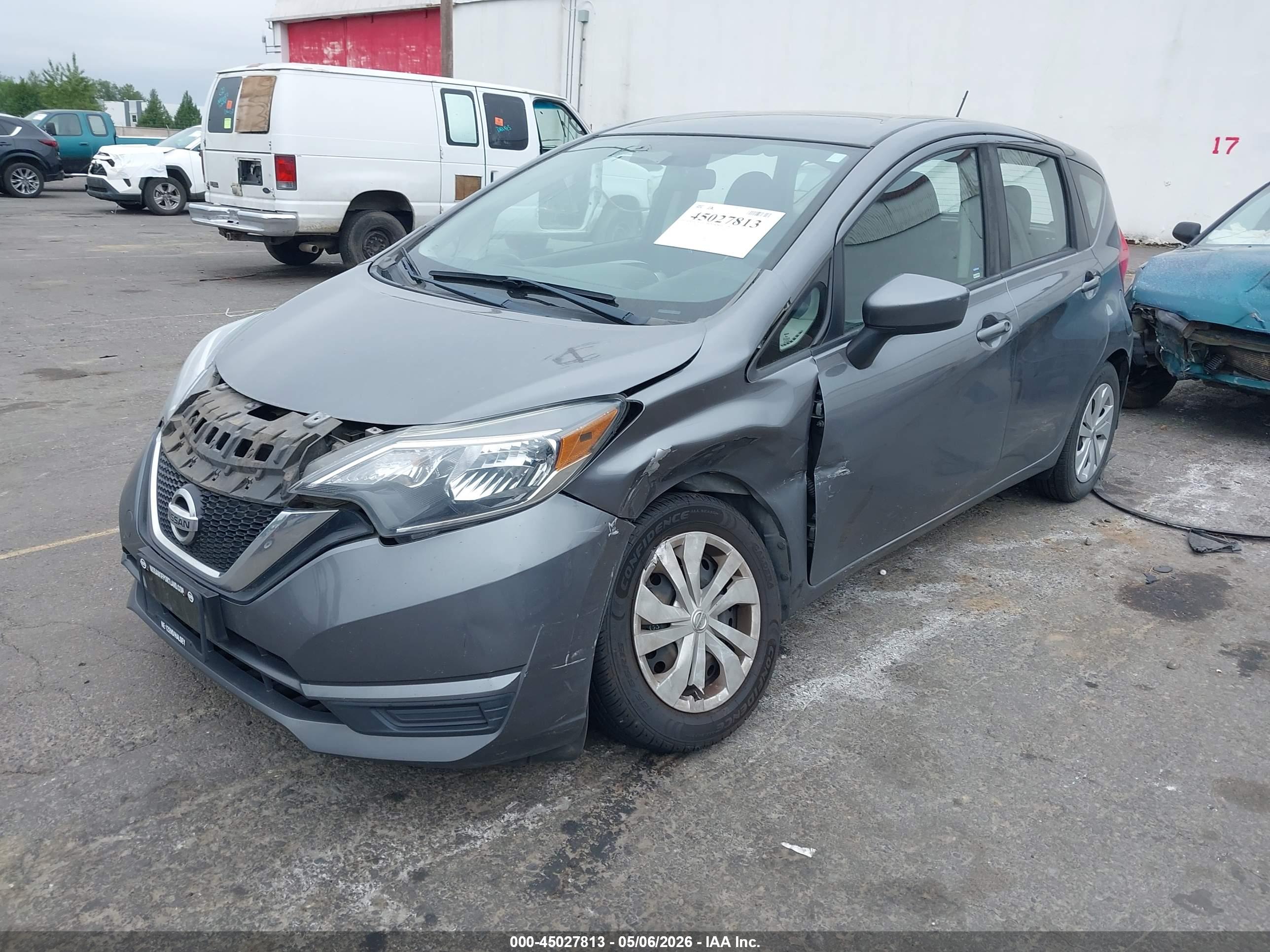 NISSAN VERSA image 2