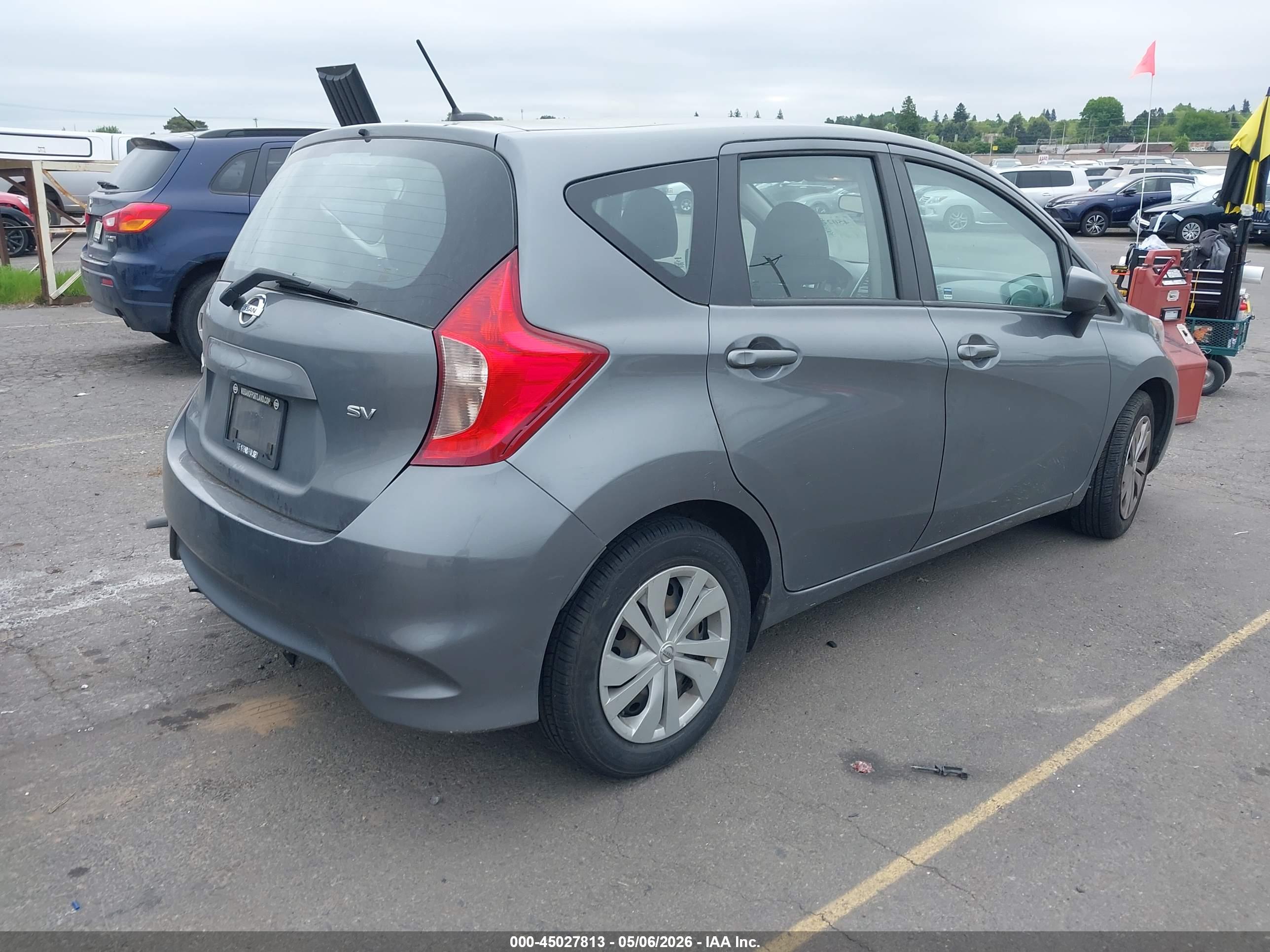 NISSAN VERSA image 4