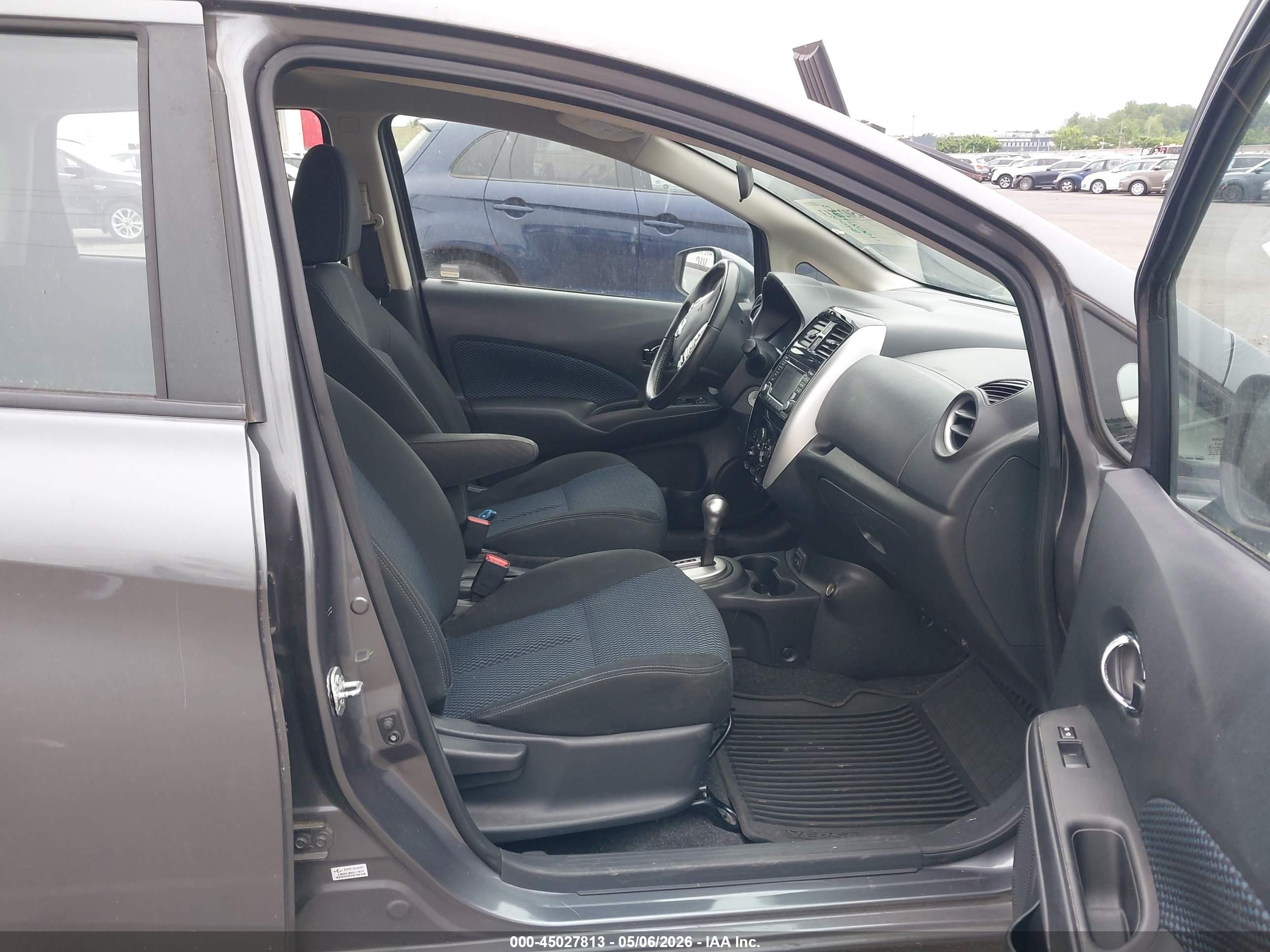NISSAN VERSA image 5