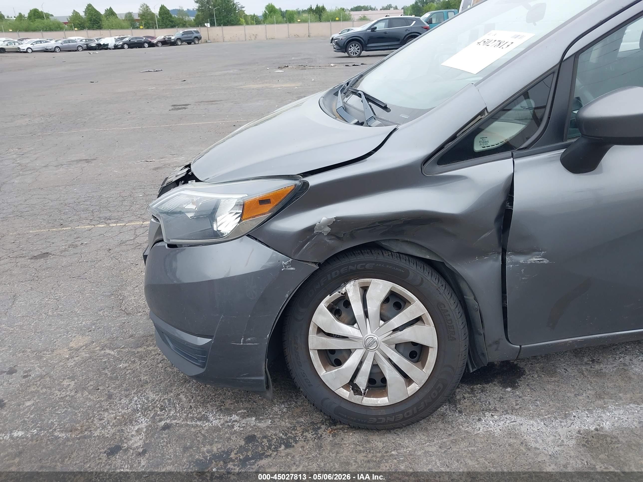 NISSAN VERSA image 6