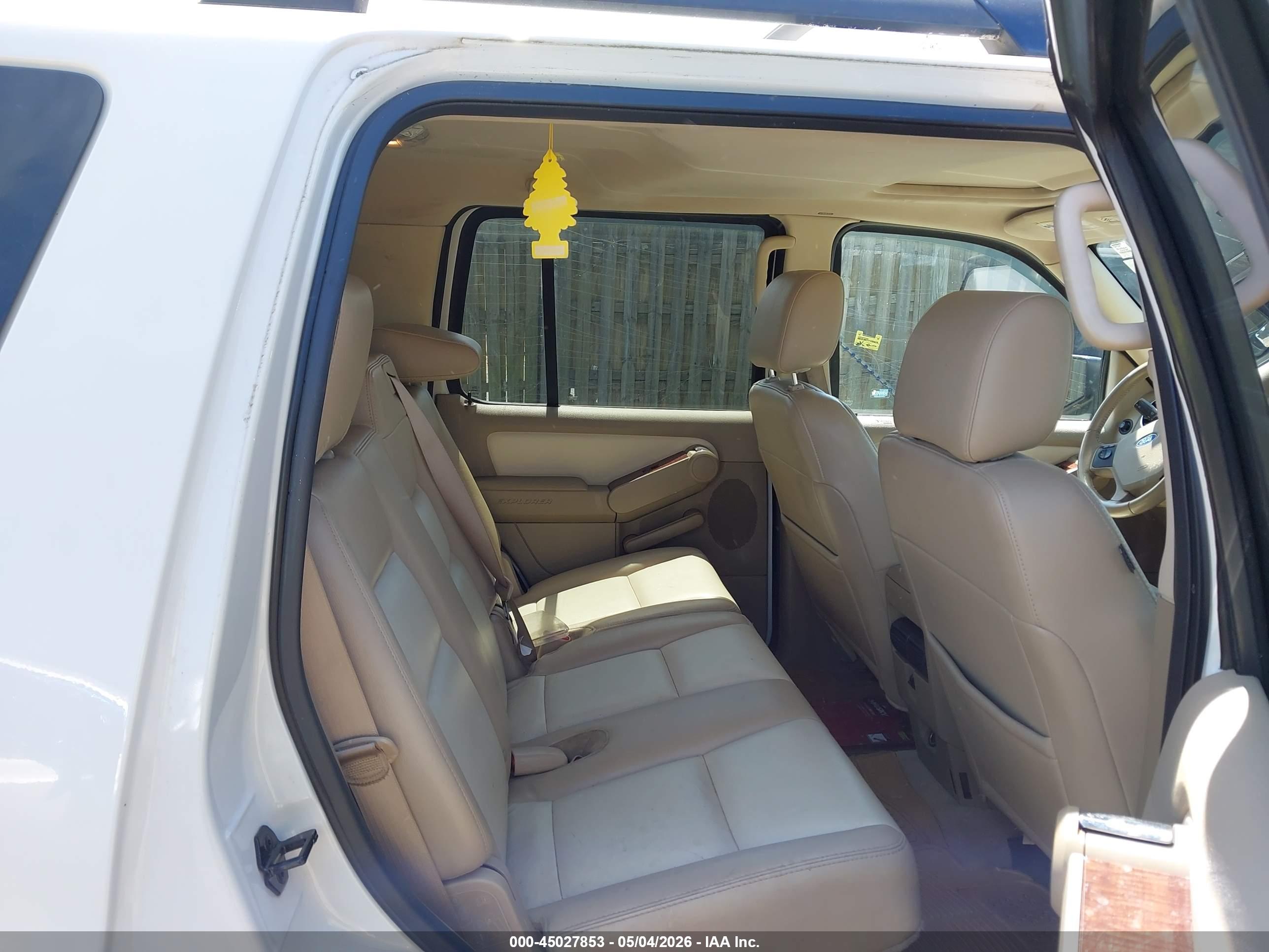FORD EXPLORER image 8