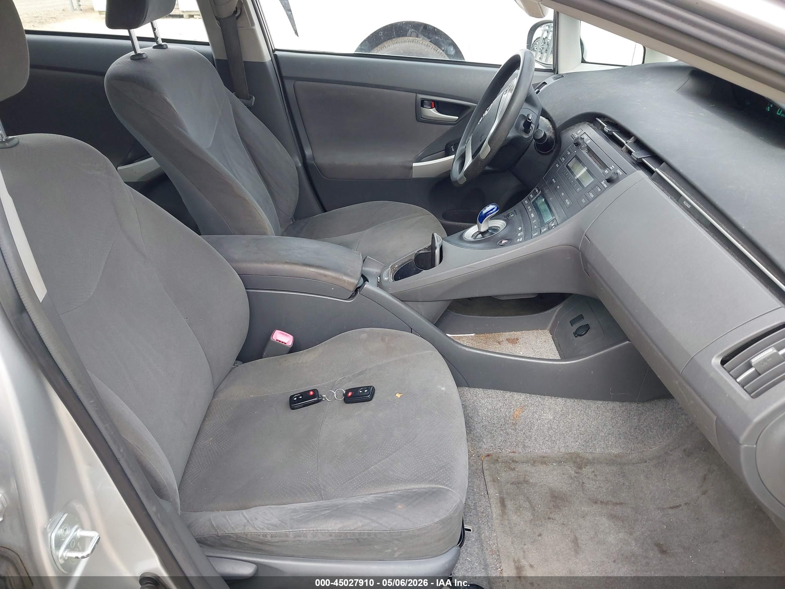 TOYOTA PRIUS image 5
