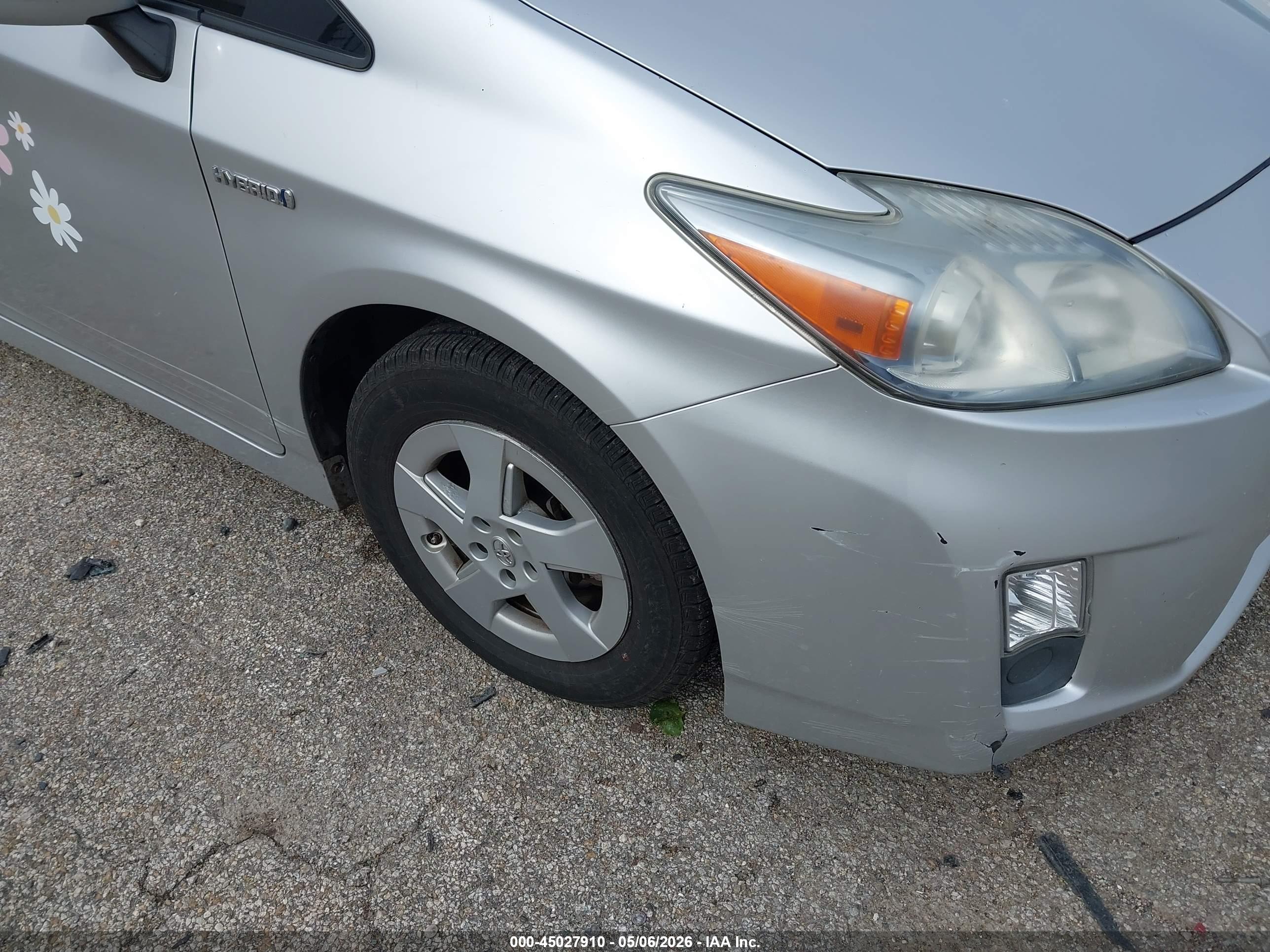 TOYOTA PRIUS image 6