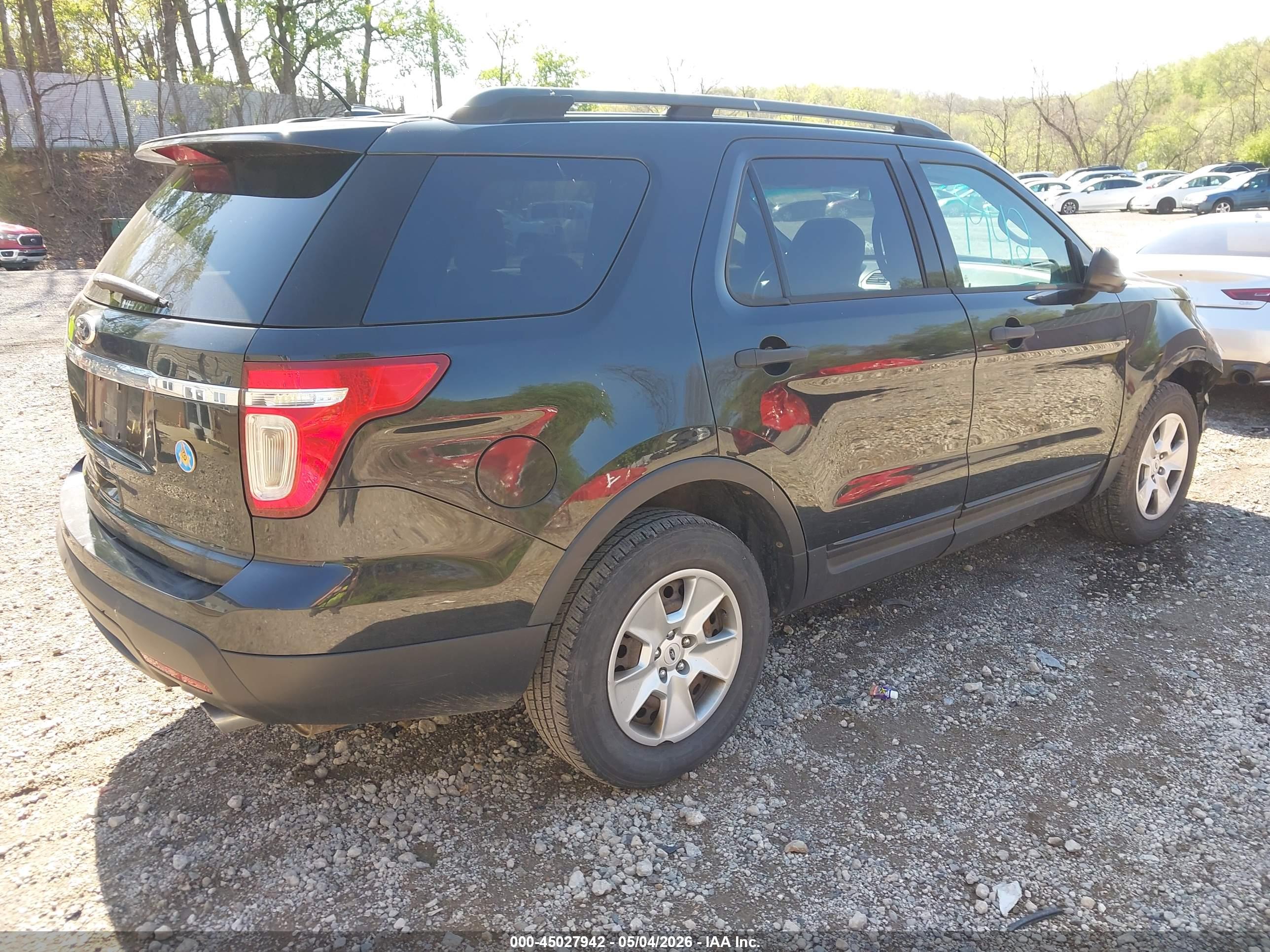 FORD EXPLORER image 4