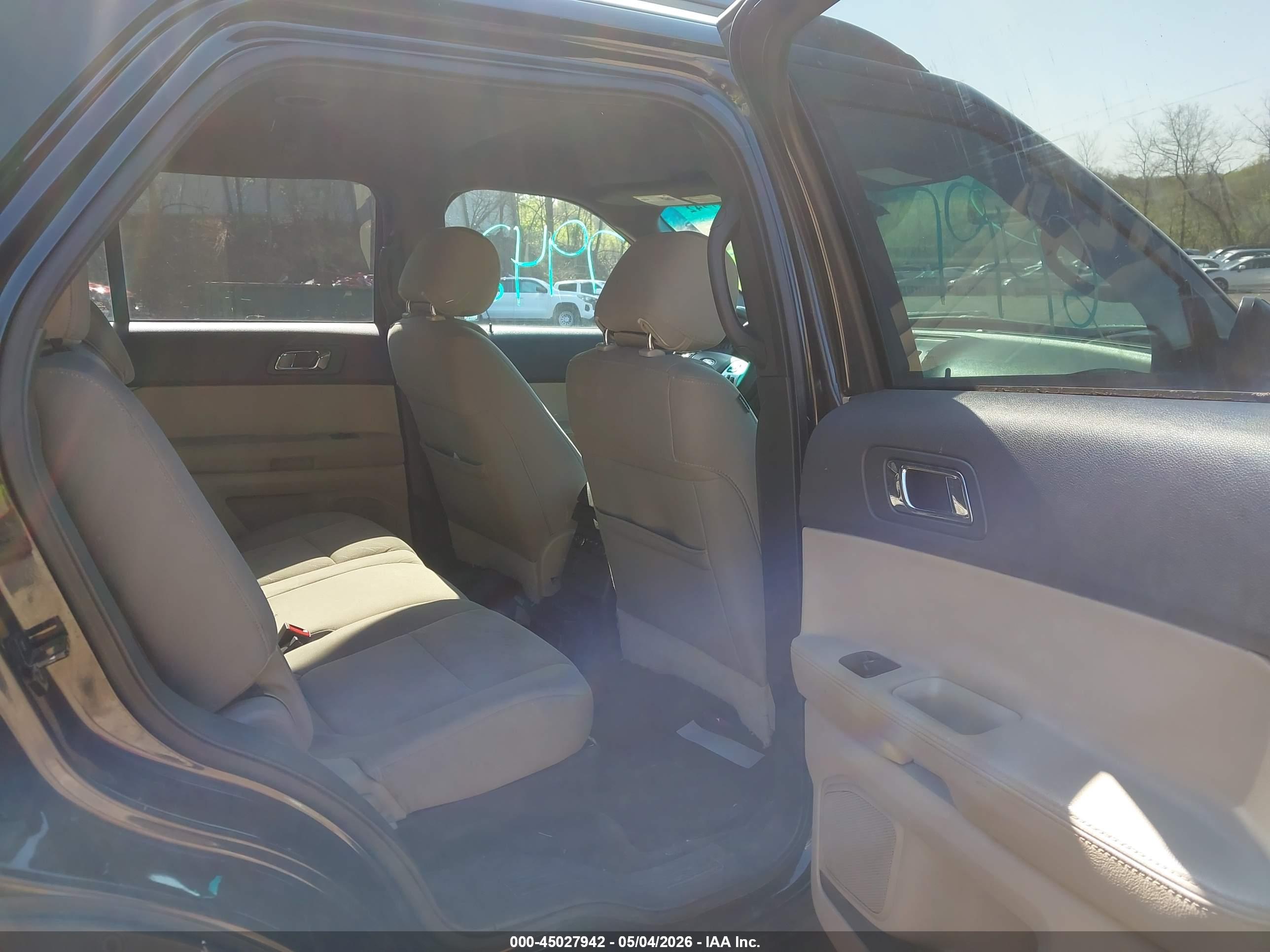 FORD EXPLORER image 8