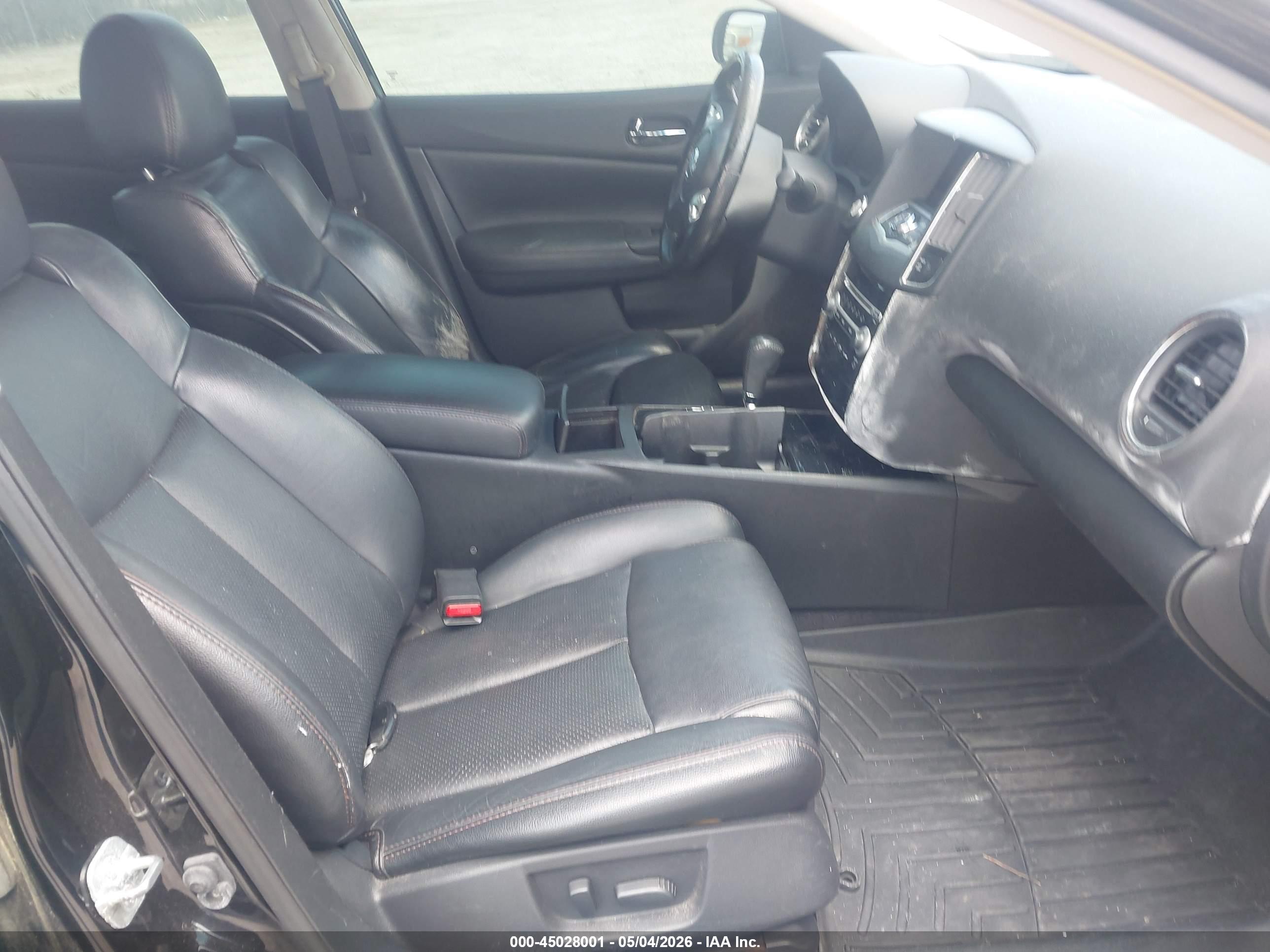 NISSAN MAXIMA image 5