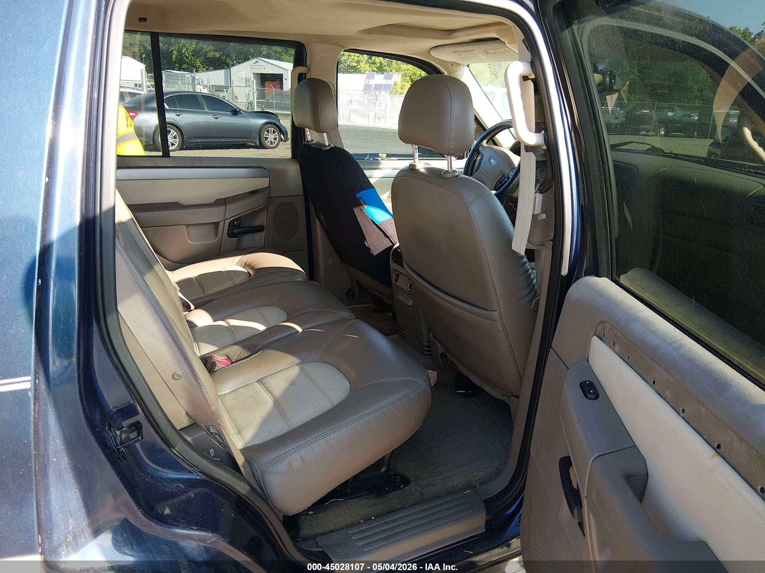 FORD EXPLORER image 8