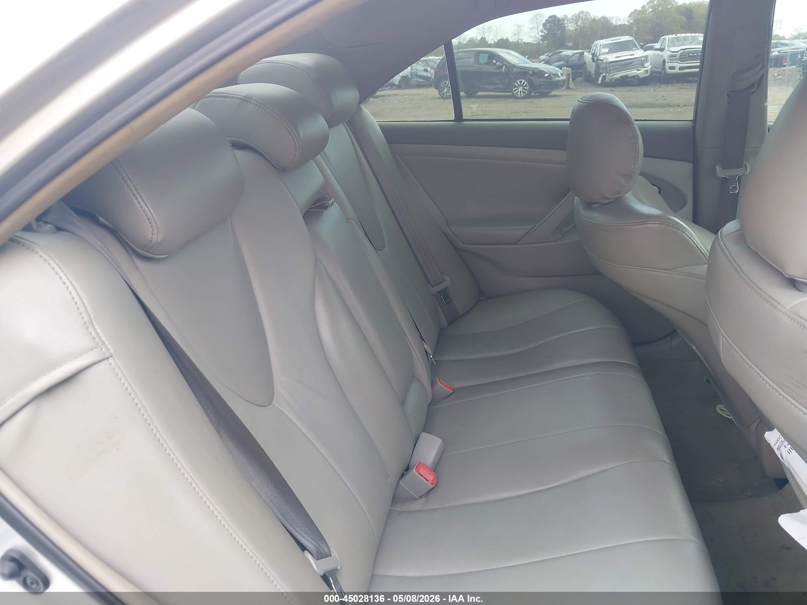 TOYOTA CAMRY image 8