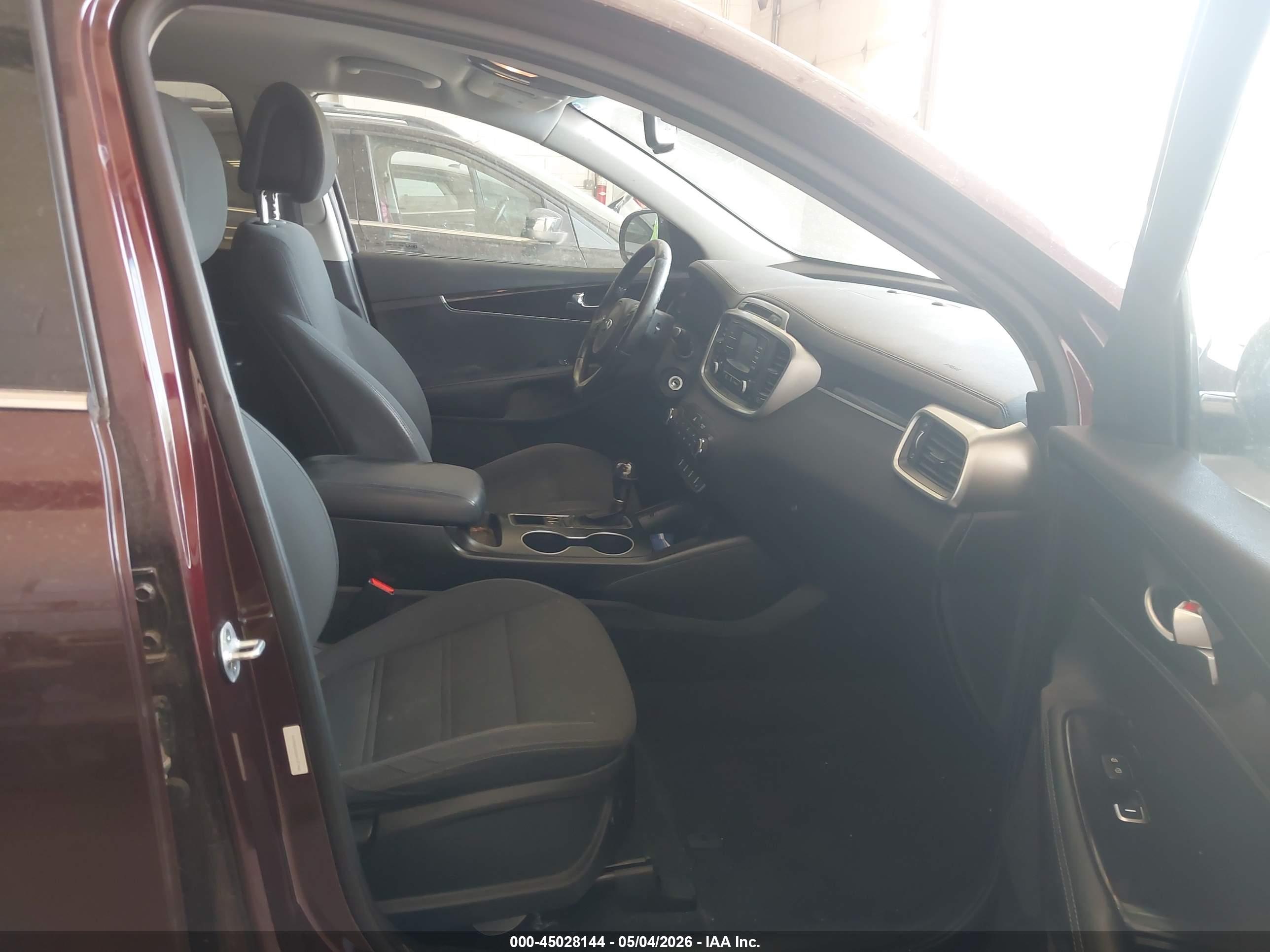 KIA SORENTO image 5