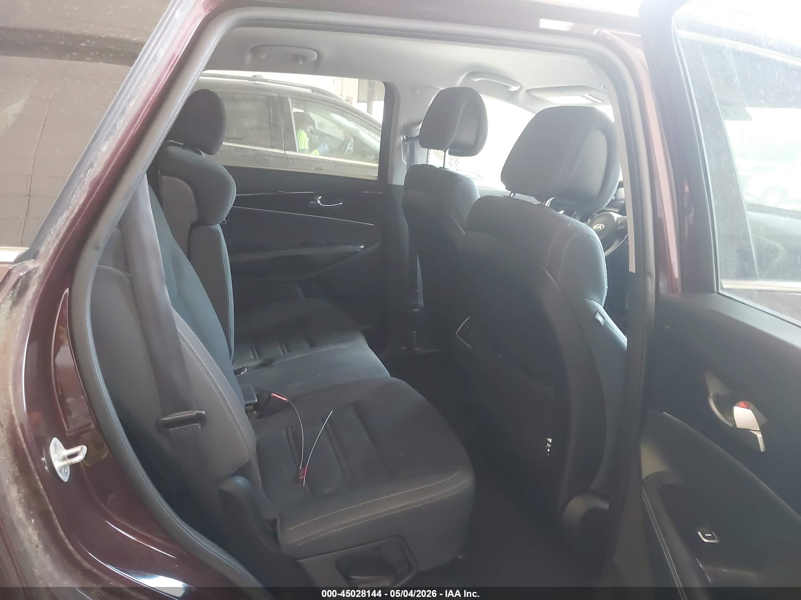 KIA SORENTO image 8