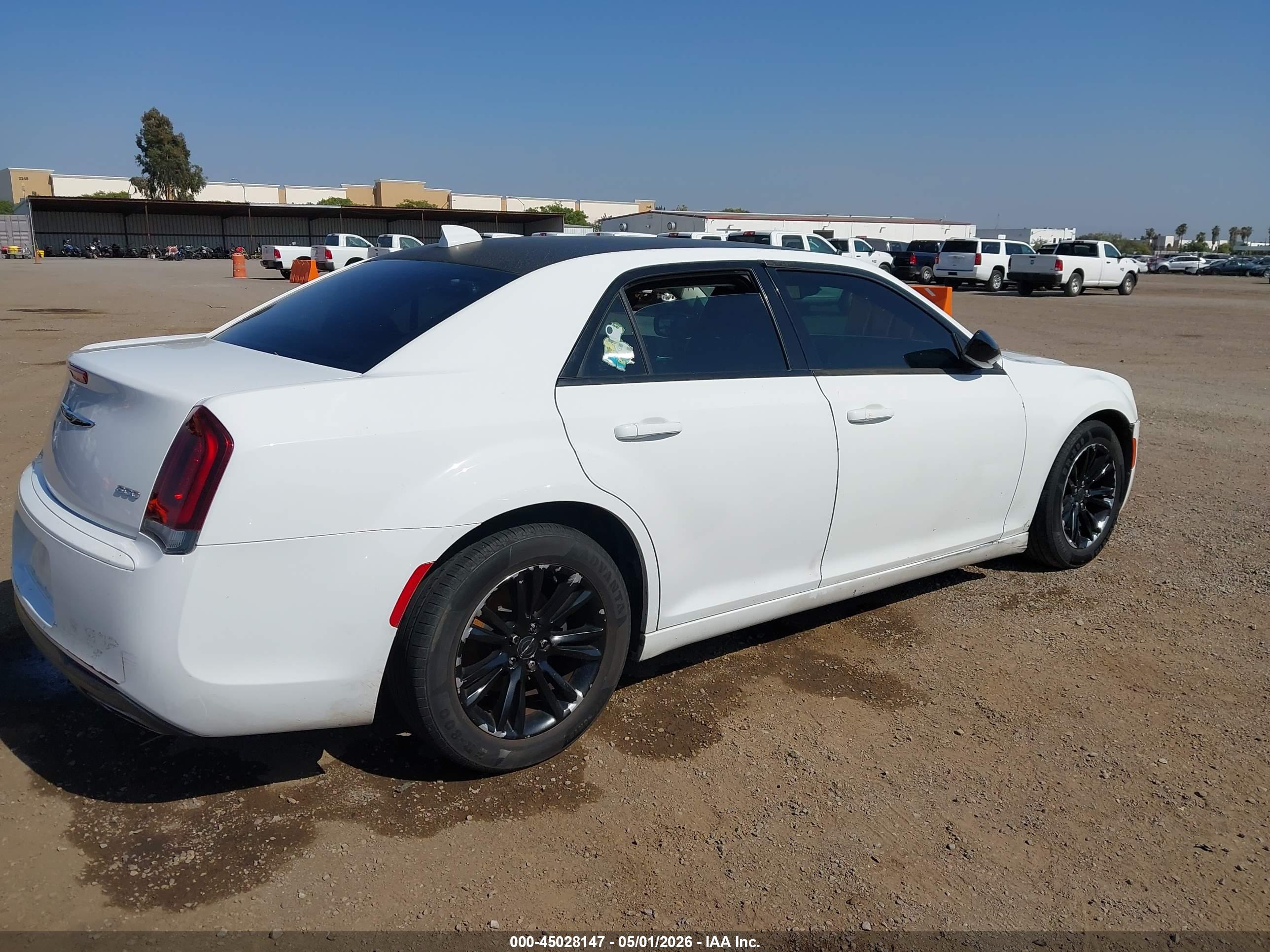 CHRYSLER 300 image 4