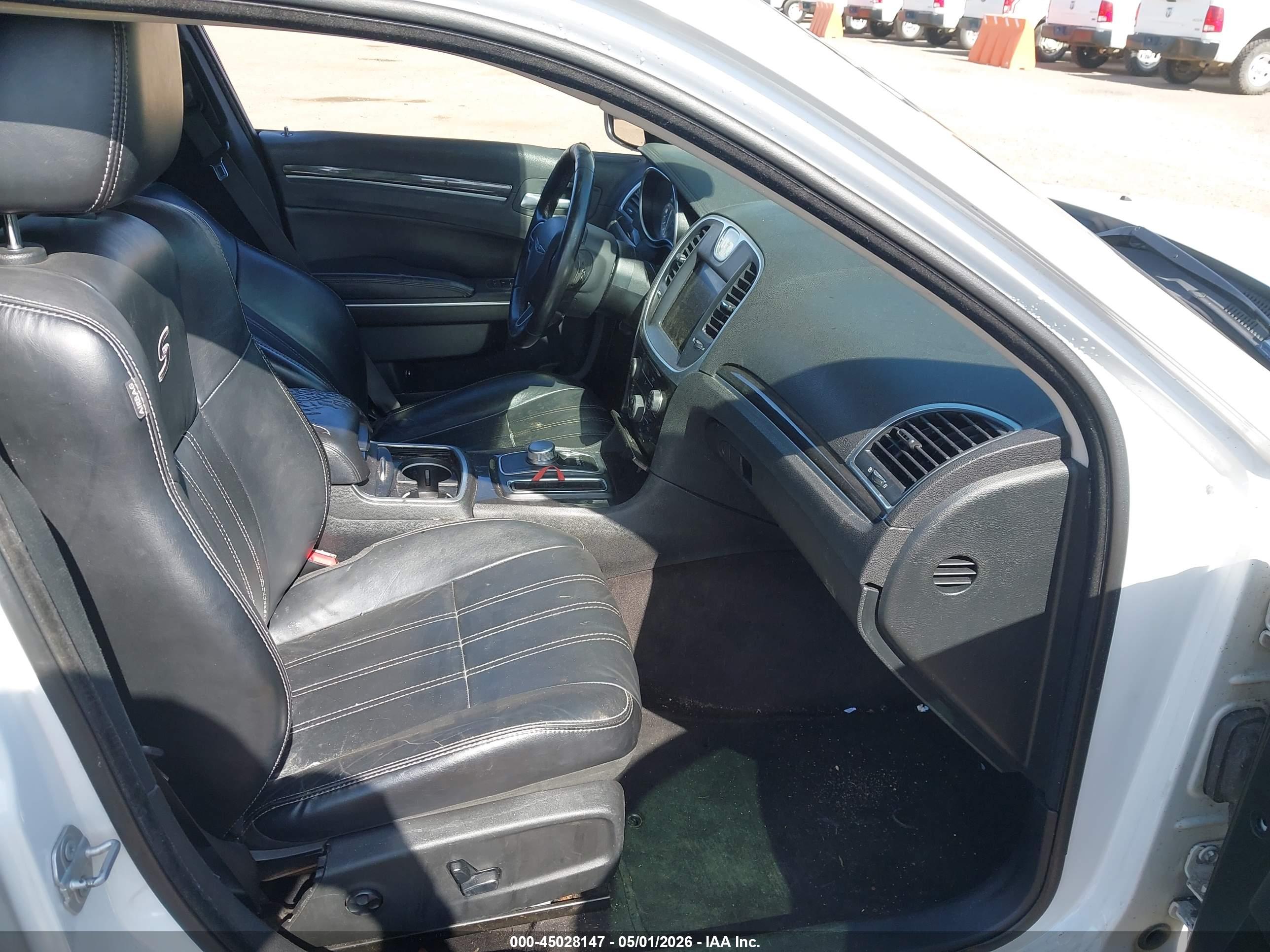 CHRYSLER 300 image 5