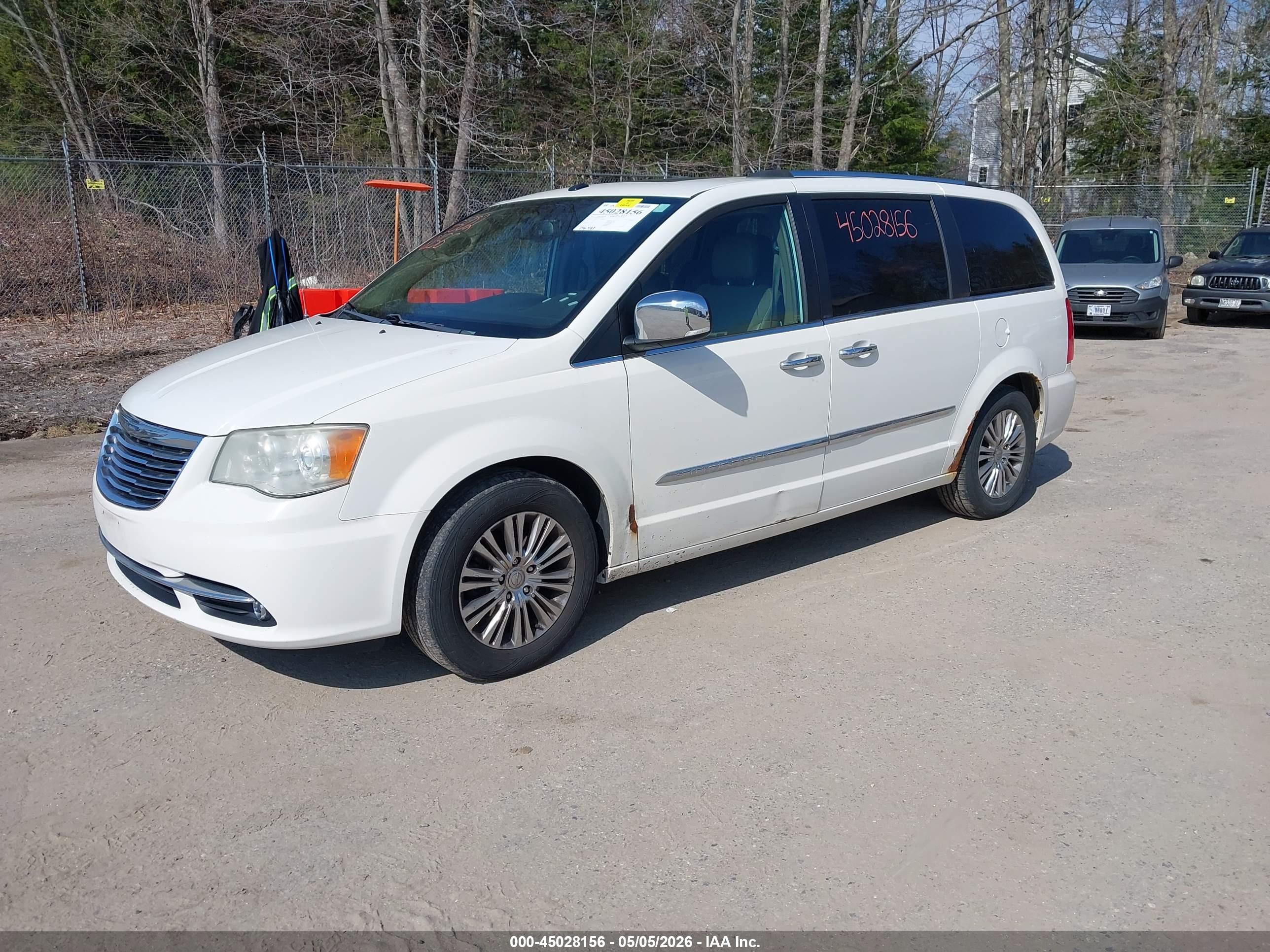 CHRYSLER TOWN image 2