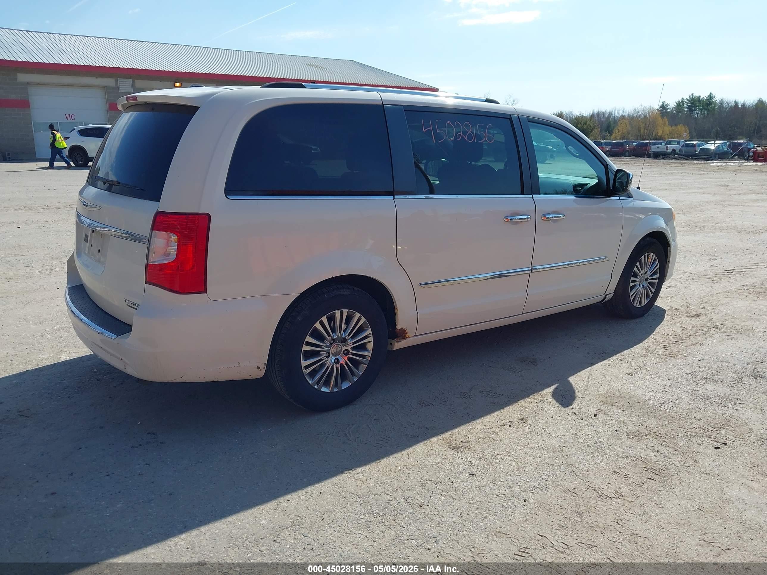 CHRYSLER TOWN image 4