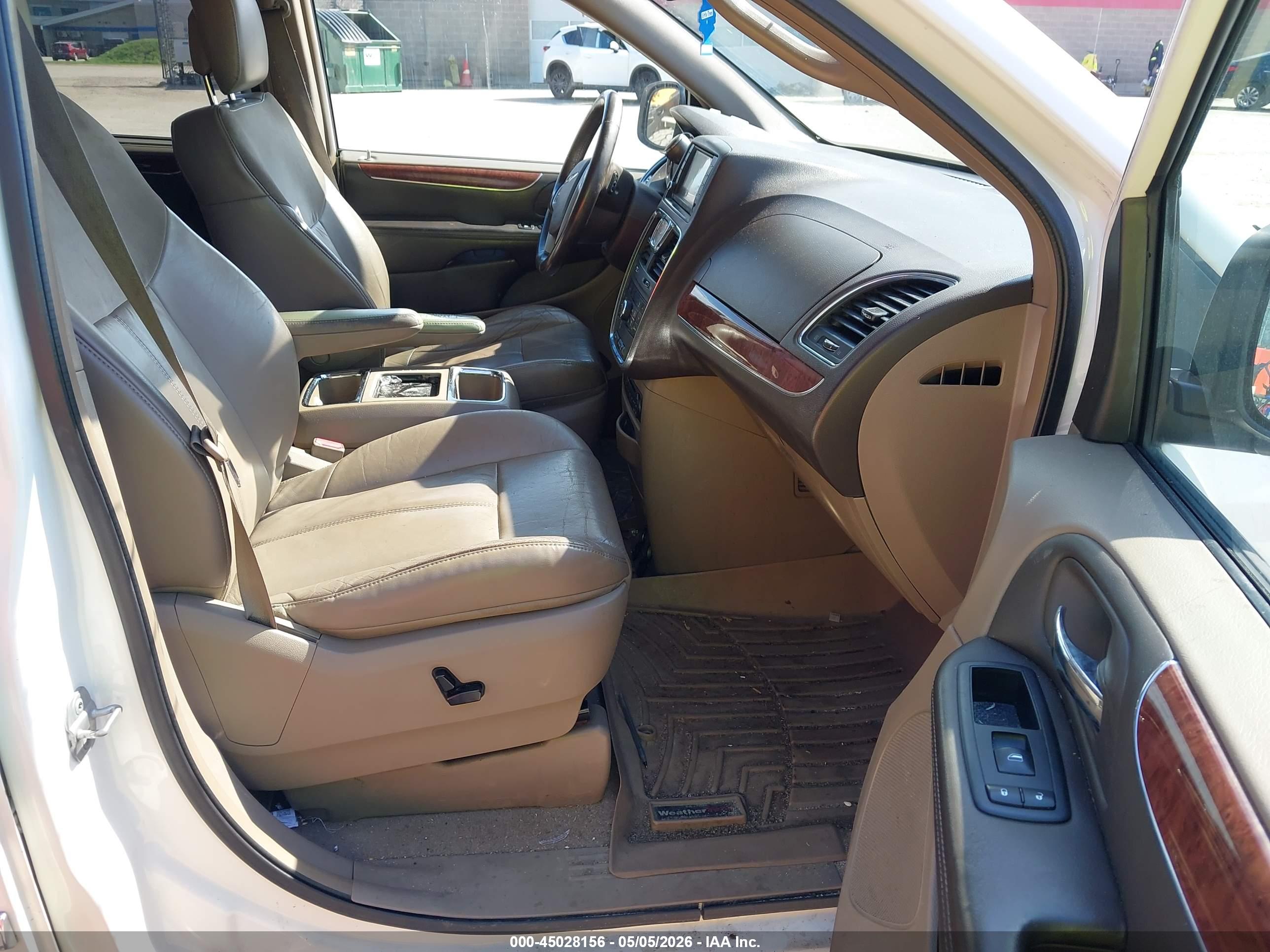 CHRYSLER TOWN image 5